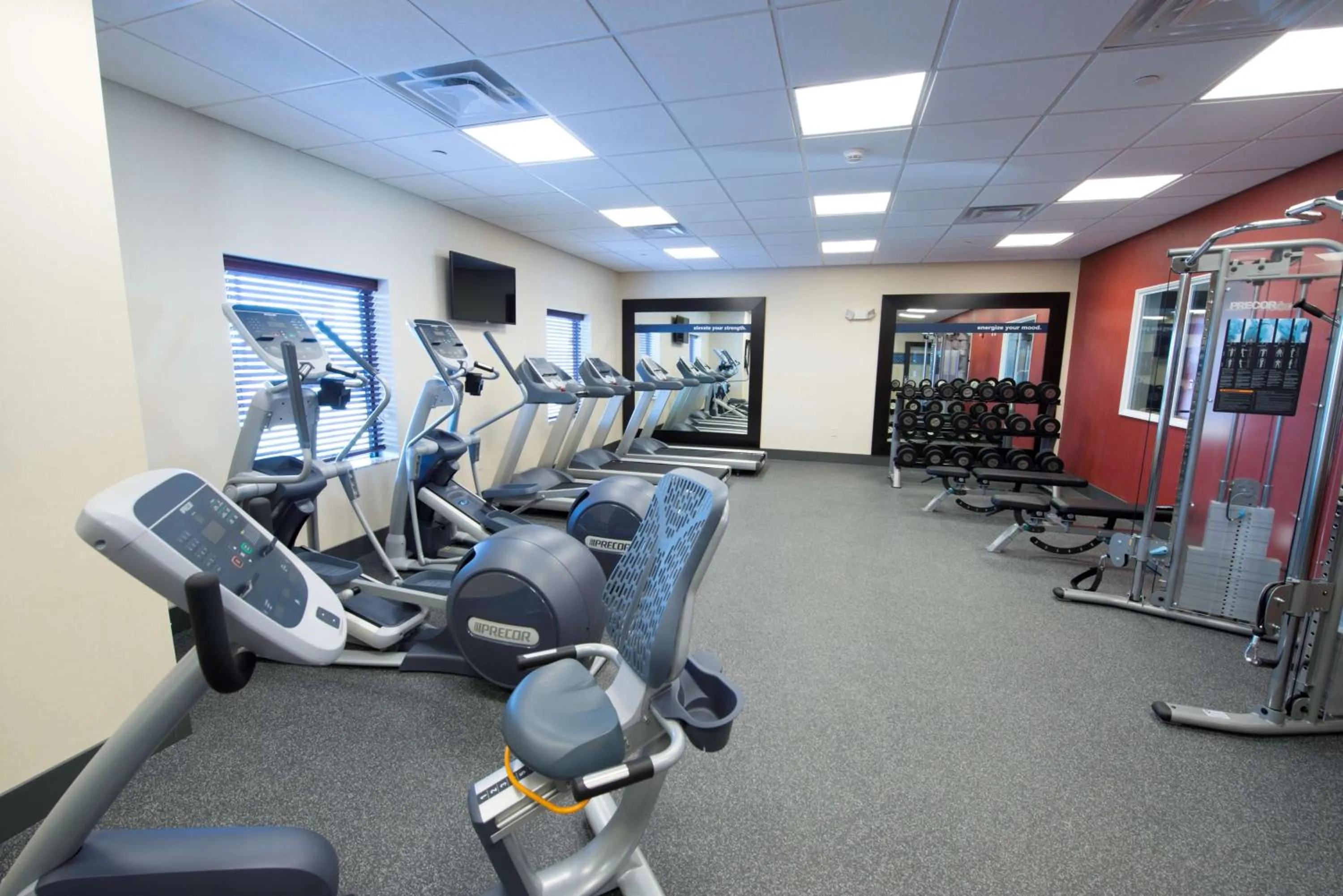 Fitness centre/facilities in Hampton Inn & Suites Bismarck Northwest