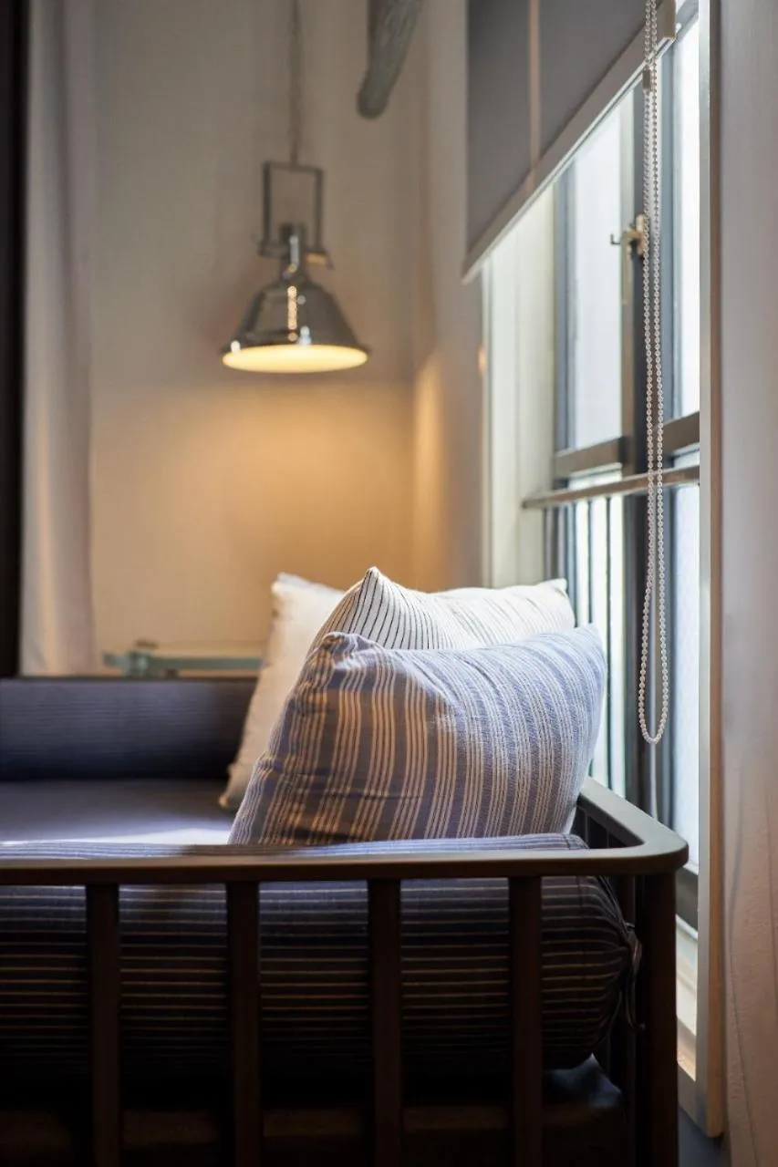 Seating area, Bed in Lamandau House