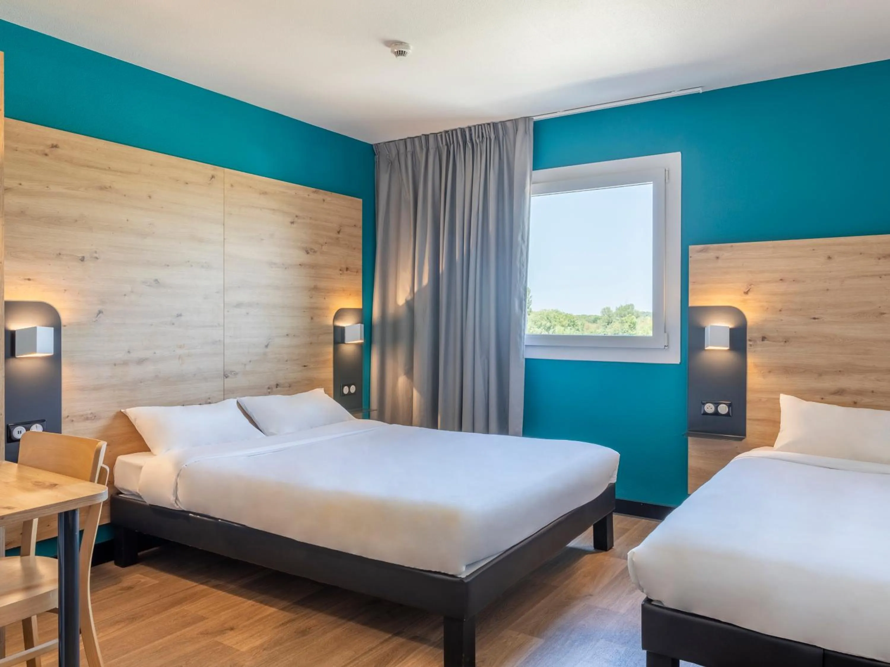 Bedroom, Bed in B&B HOTEL Saint-Martin-de-Crau Alpilles Camargue