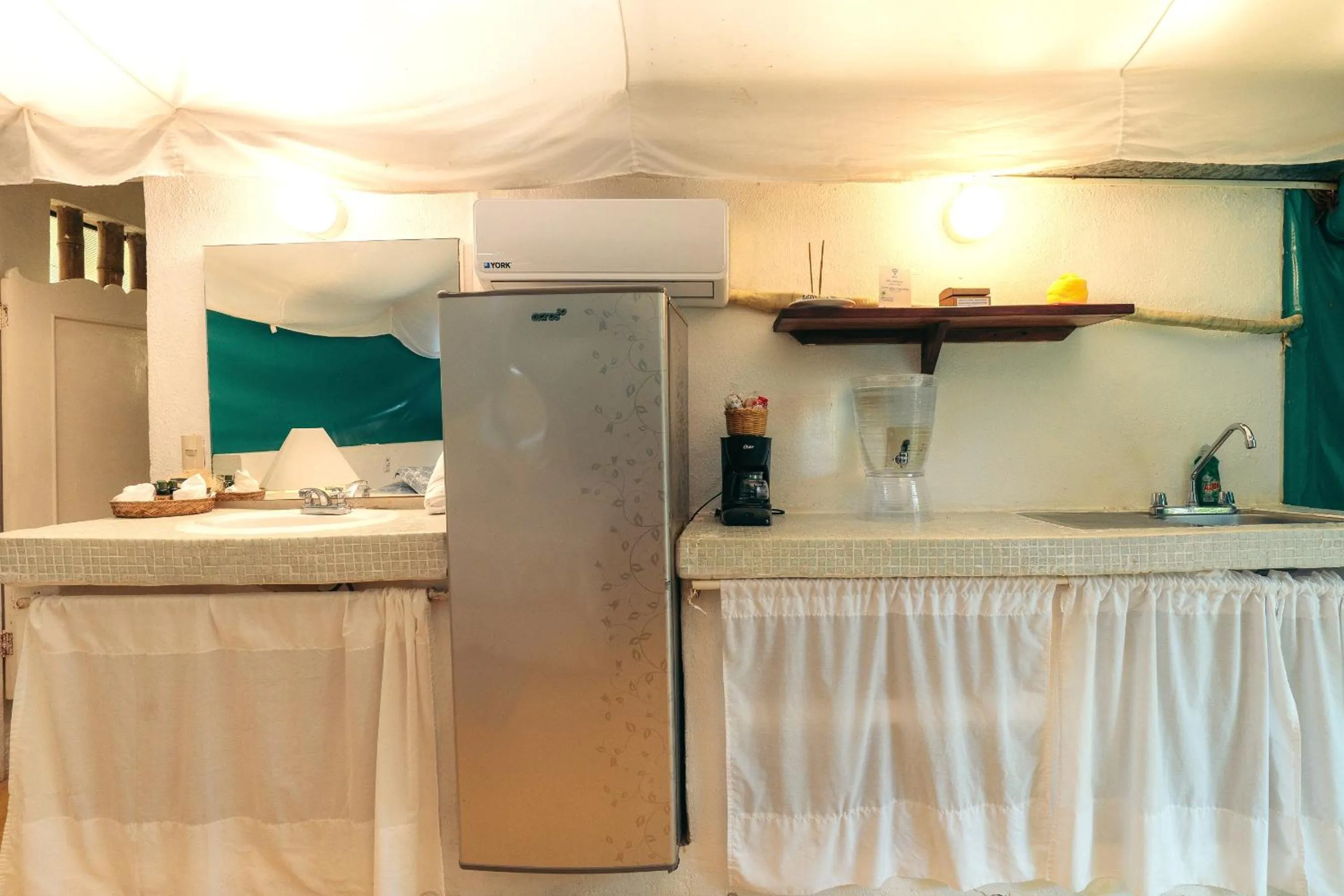 Junto al Rio Bungalows & Suites