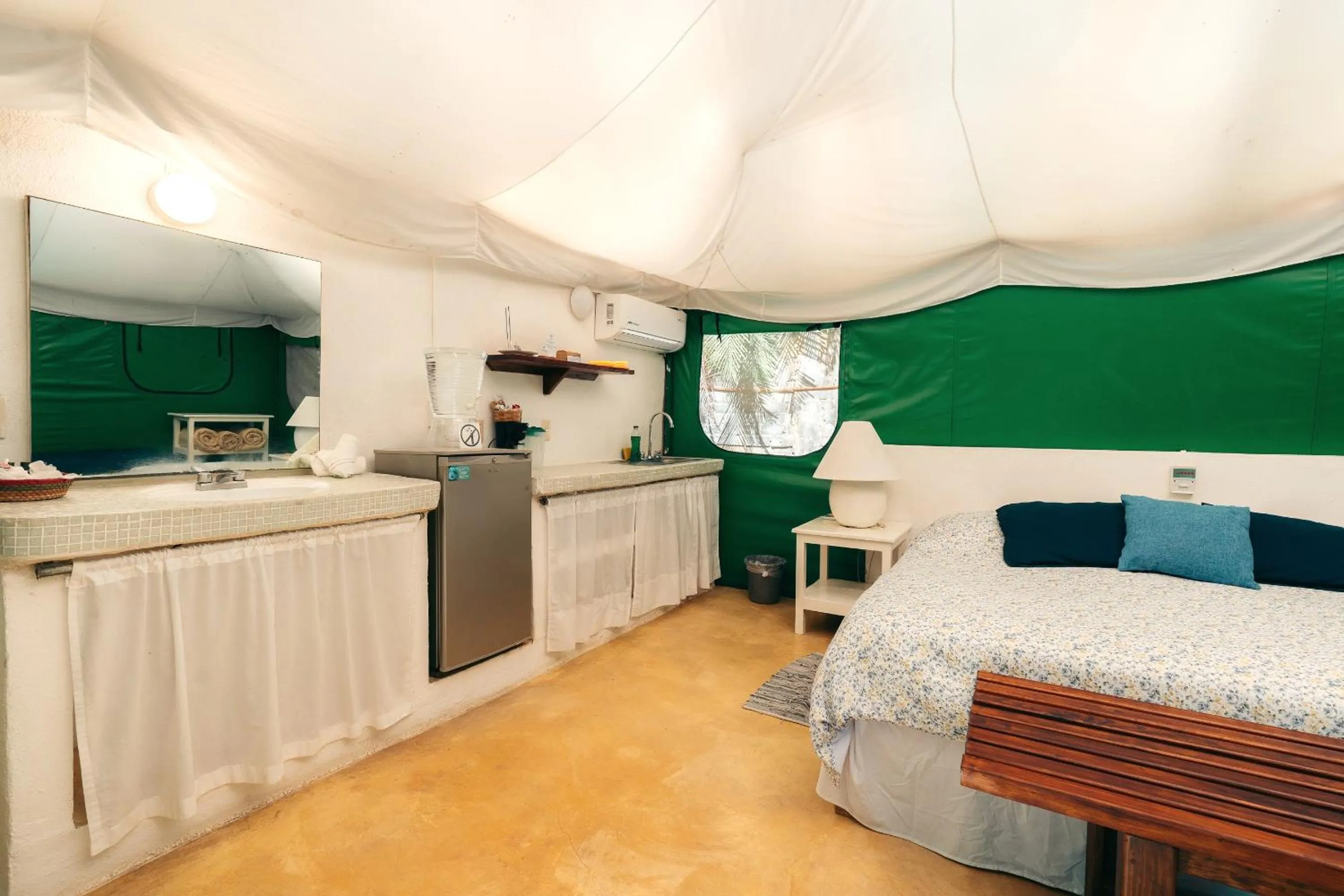 Junto al Rio Bungalows & Suites