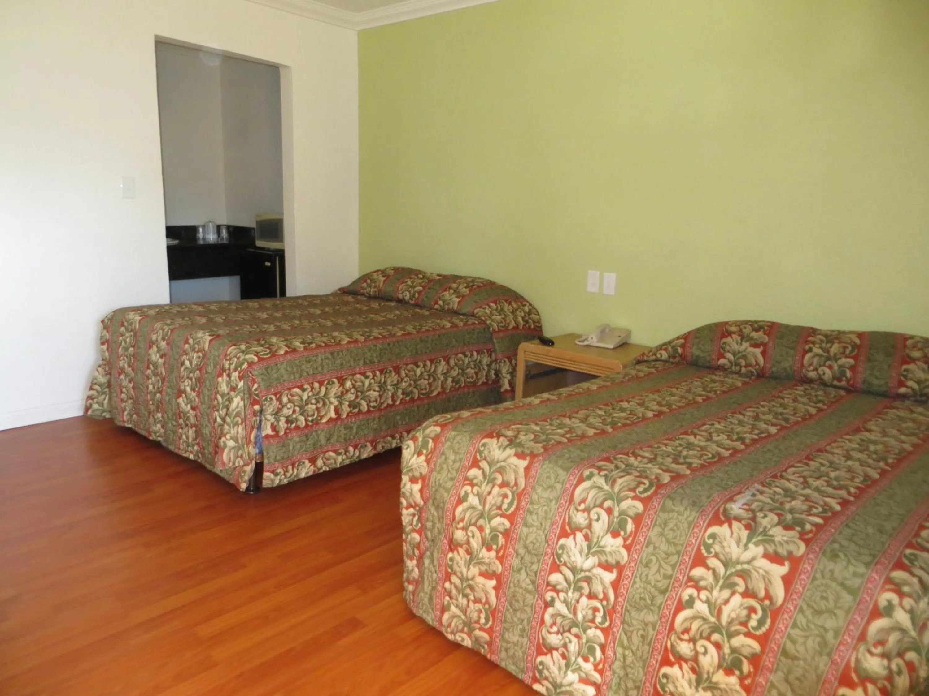 Bed in The Oaks Motel