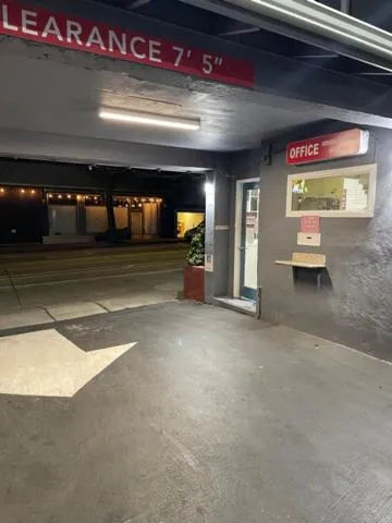 Lobby or reception in The Oaks Motel