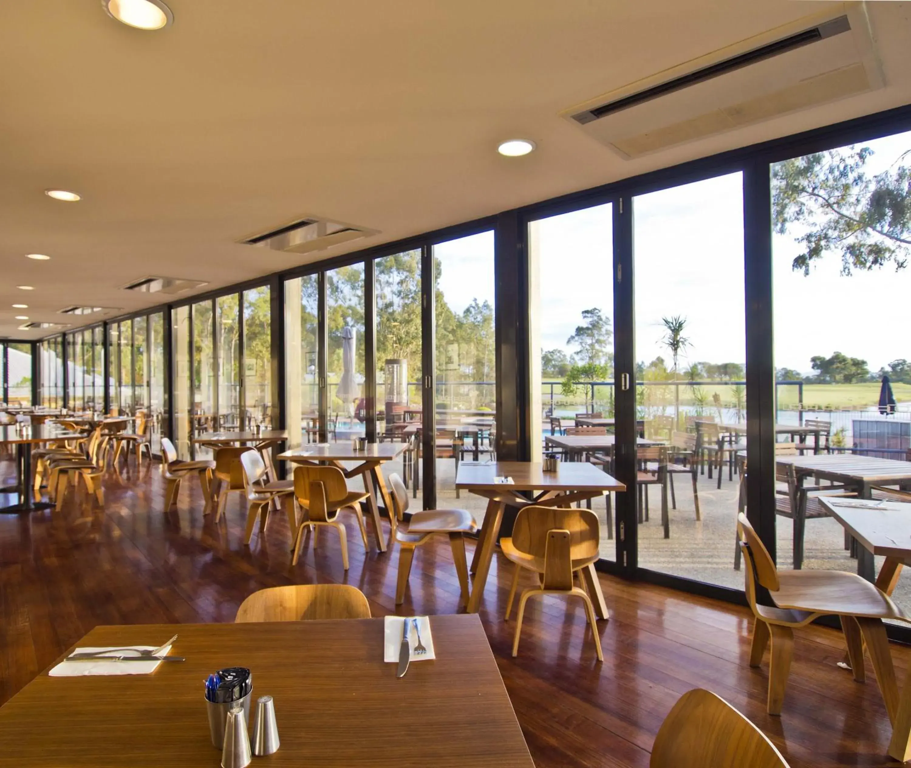 Restaurant/places to eat in Oaks Cypress Lakes Resort Restaurant/places to eat in Oaks Cypress Lakes Resort