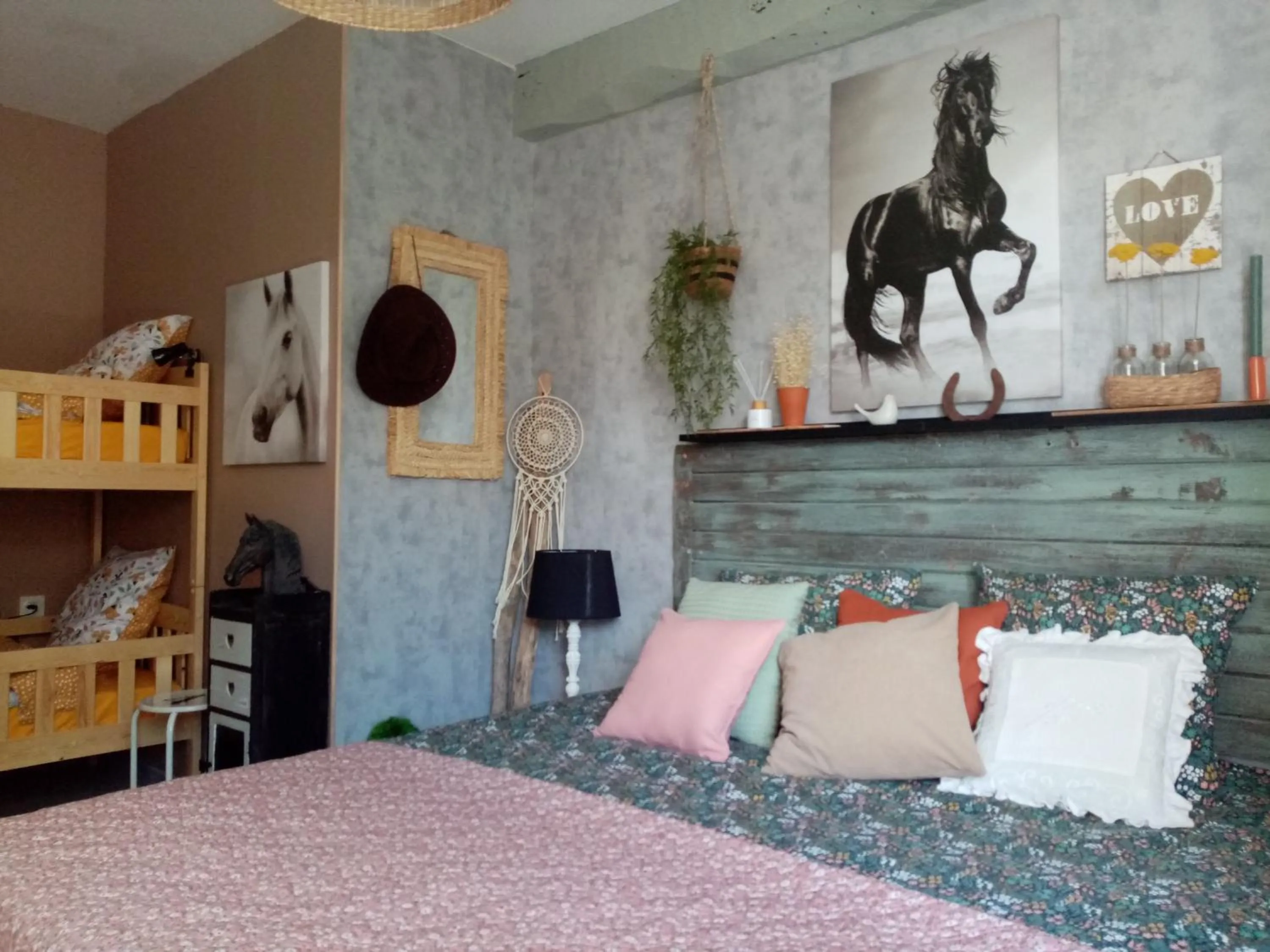 Property building, Bed in La Norélie