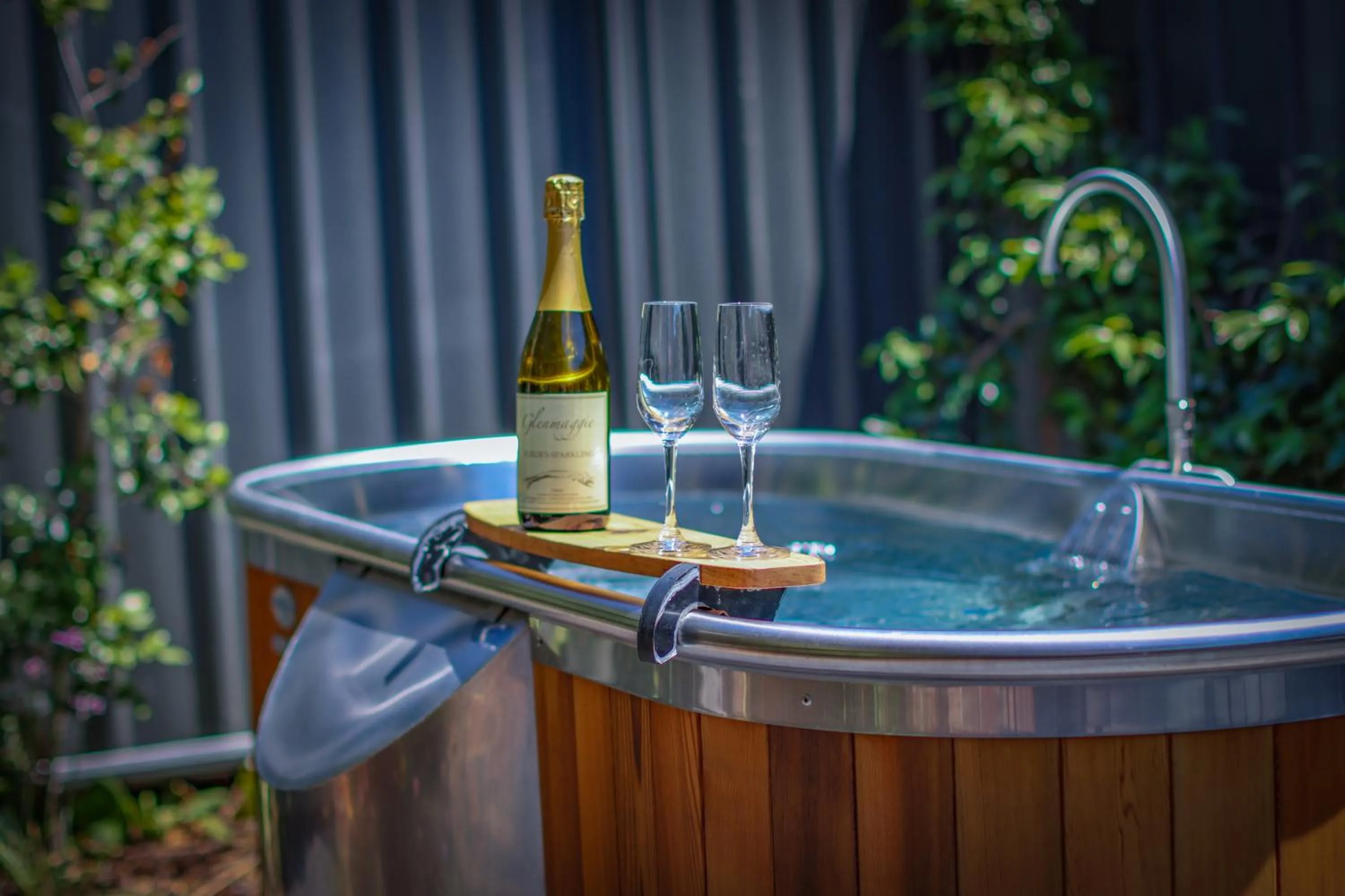 Hot Spring Bath in Mansi on Raymond