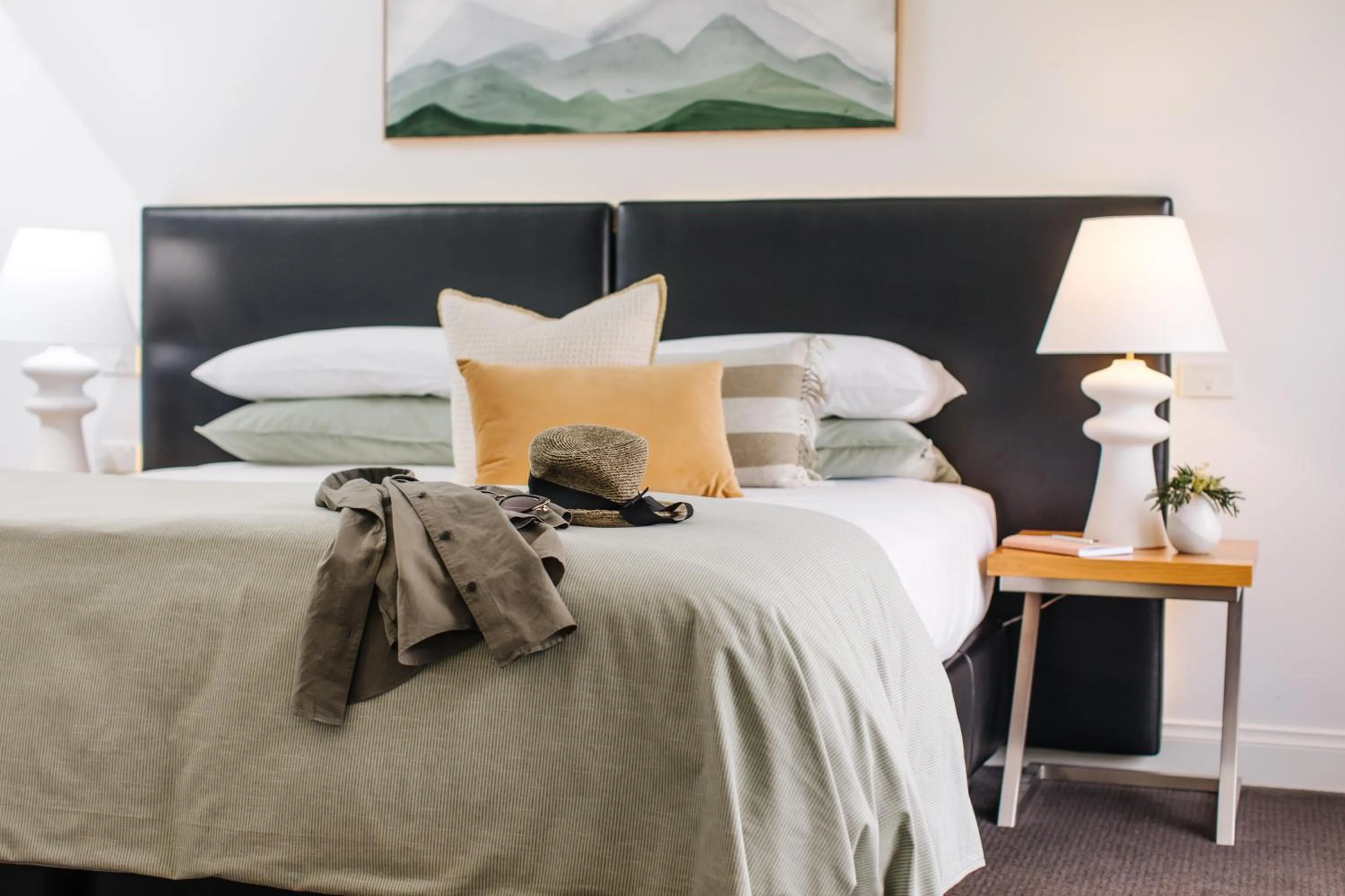 Bedroom, Bed in Mansi on Raymond