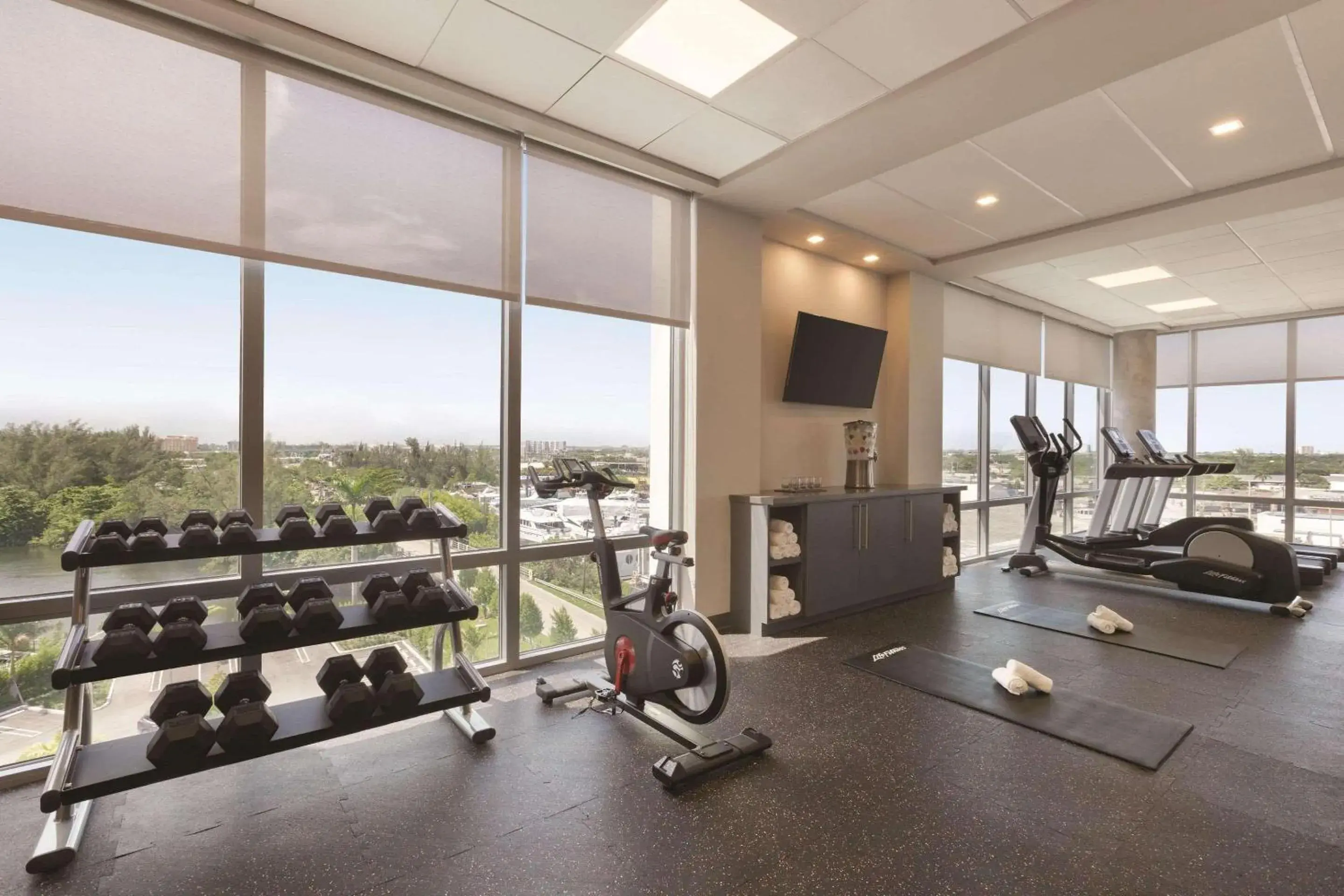 Fitness centre/facilities in Radisson RED Miami Airport Fitness centre/facilities in Radisson RED Miami Airport