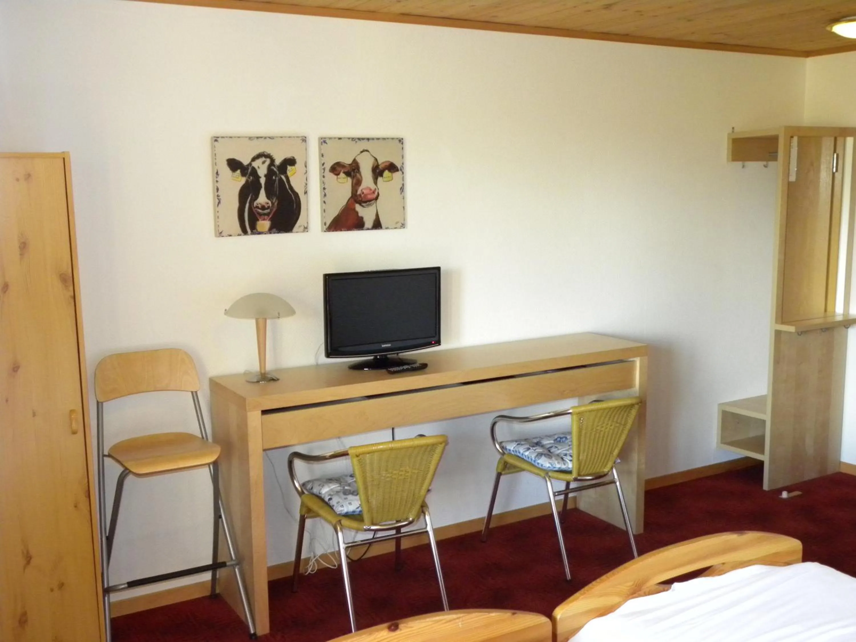 Bed in Hotel Restaurant Walliser Sonne