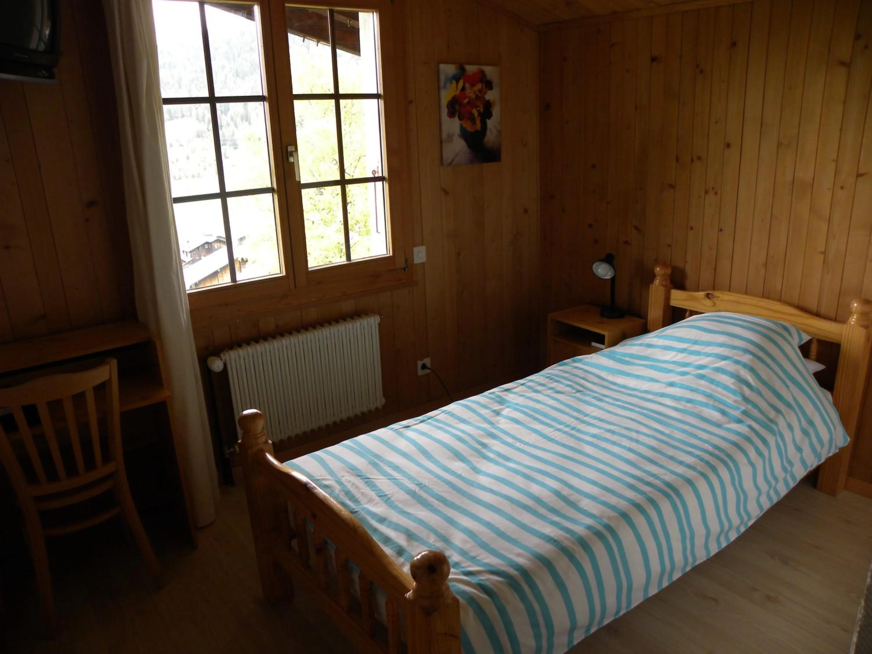 Bed in Hotel Restaurant Walliser Sonne