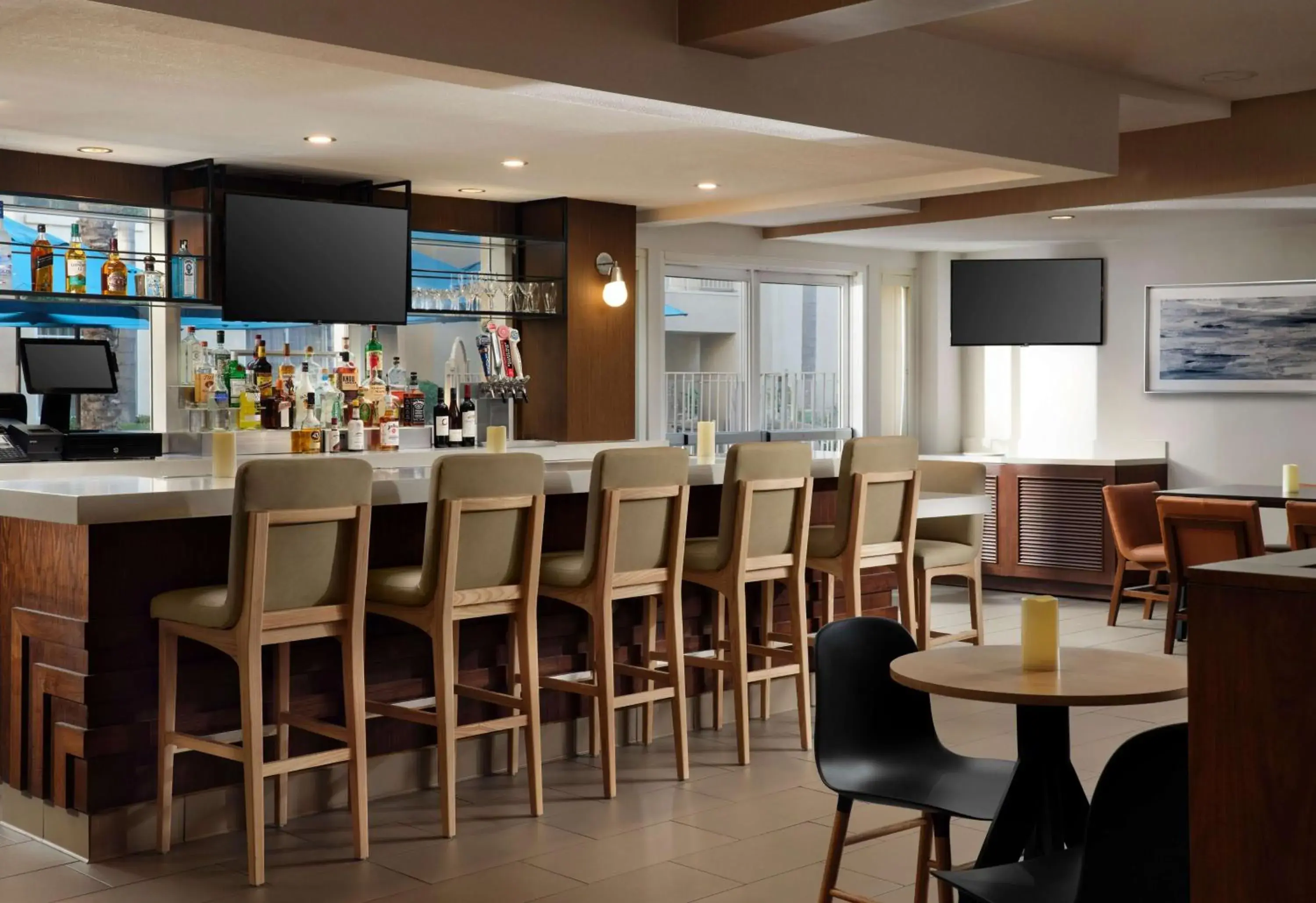 Lounge or bar in Hyatt House San Diego Sorrento Mesa Lounge or bar in Hyatt House San Diego Sorrento Mesa