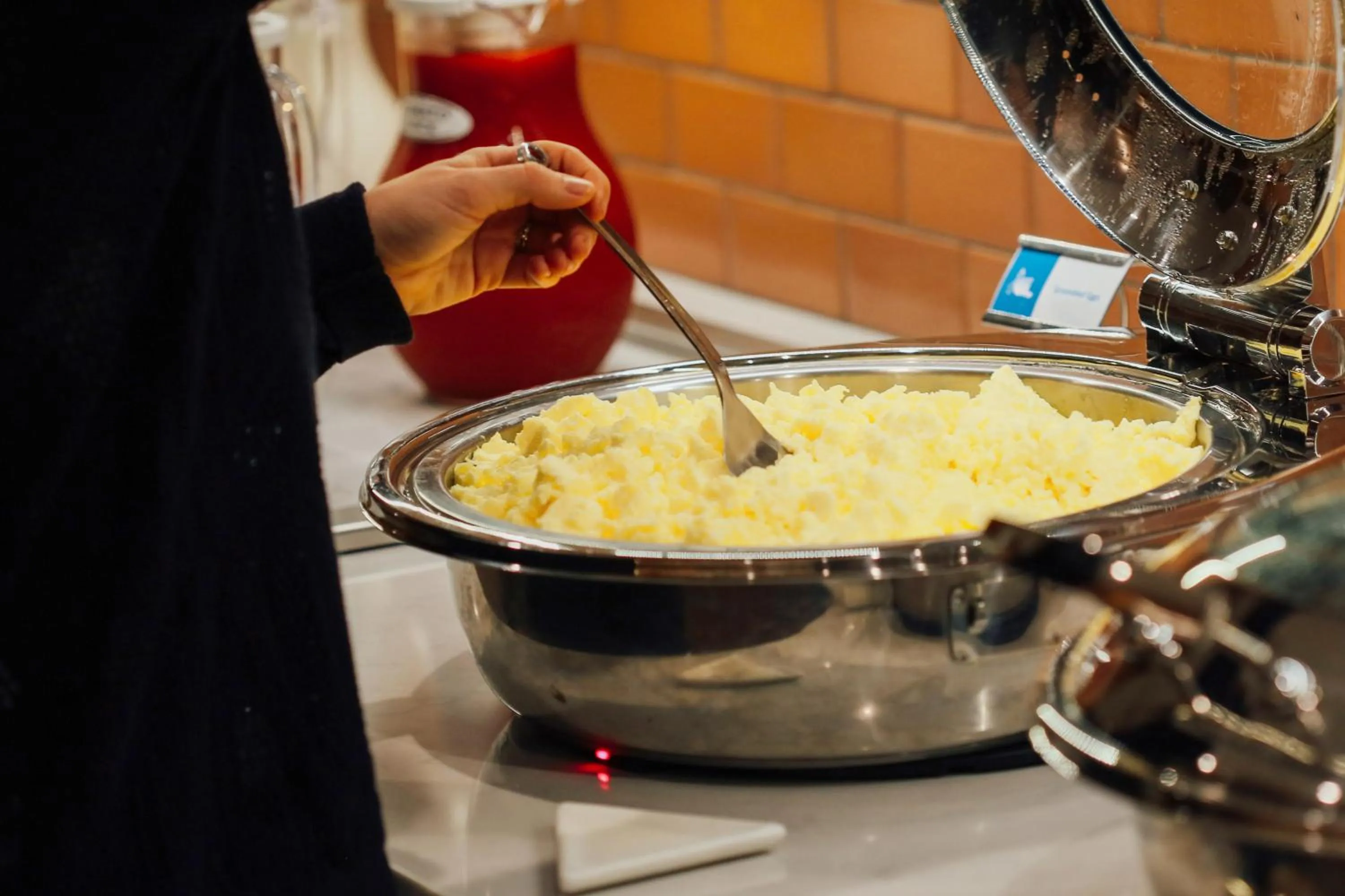 Buffet breakfast in Hyatt House San Diego Sorrento Mesa