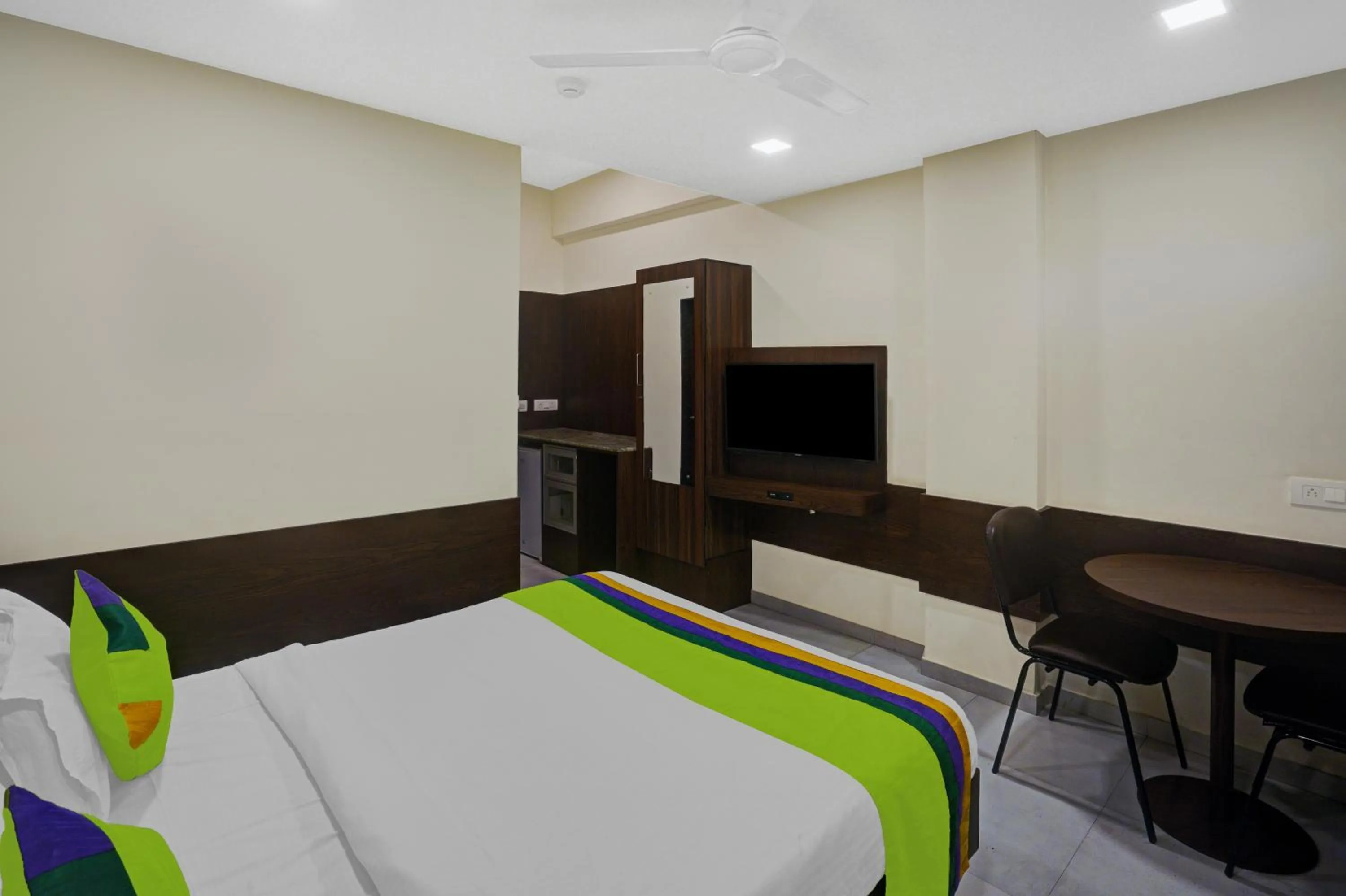Bed in Greenotel Rooms Hazira, Surat
