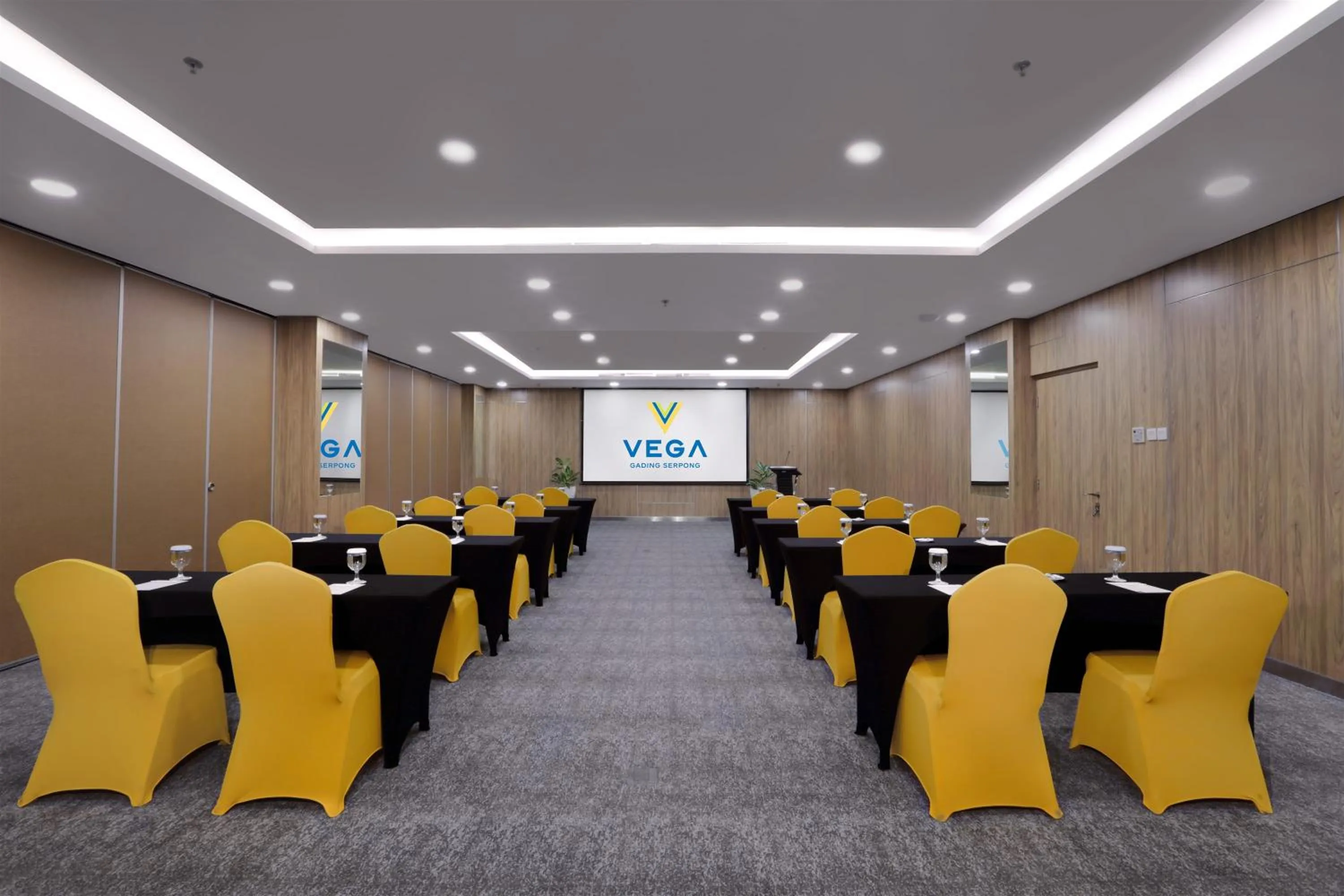 Restaurant/places to eat in Vega Hotel Gading Serpong