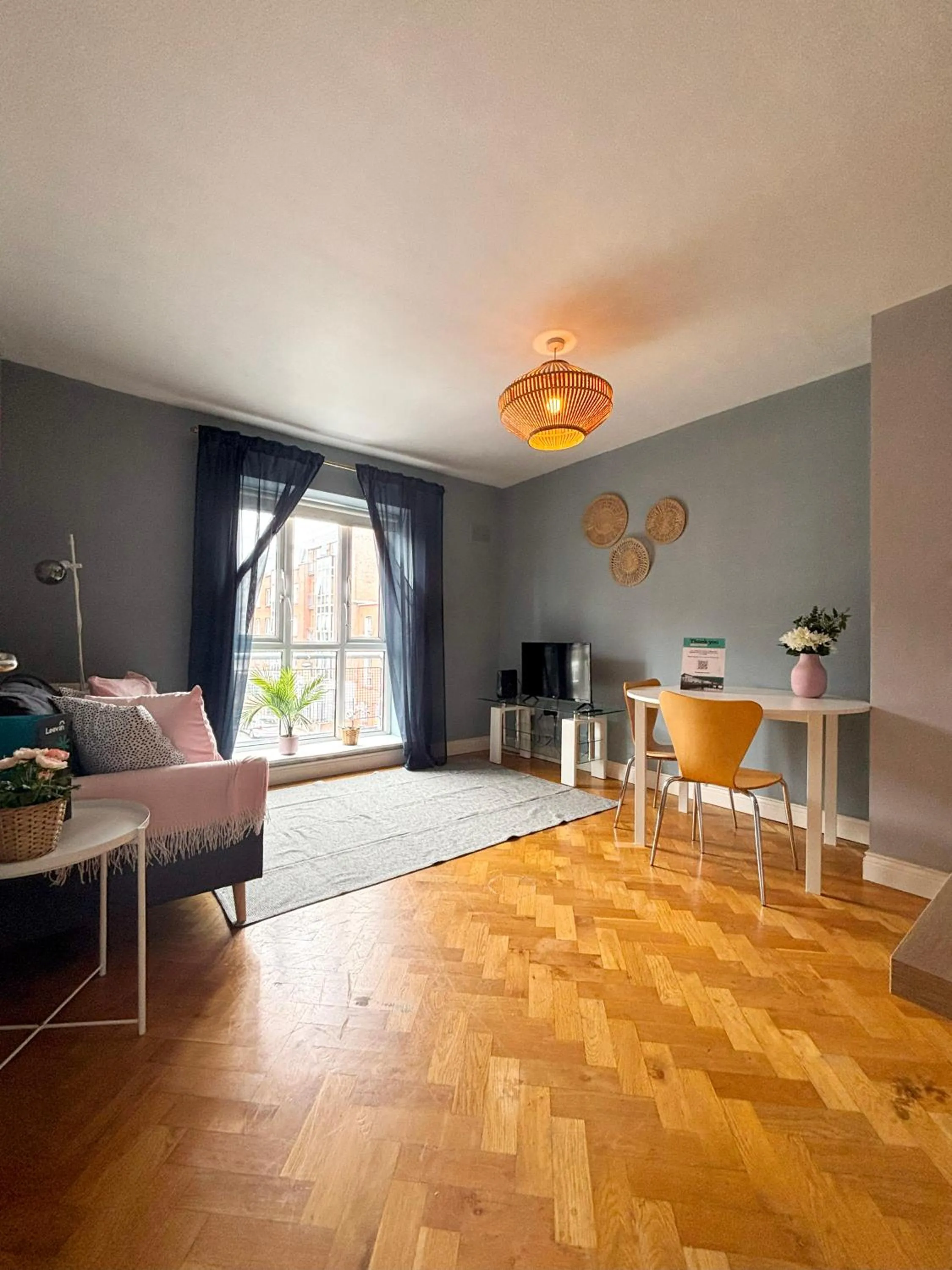 Living room in Leevin Studios