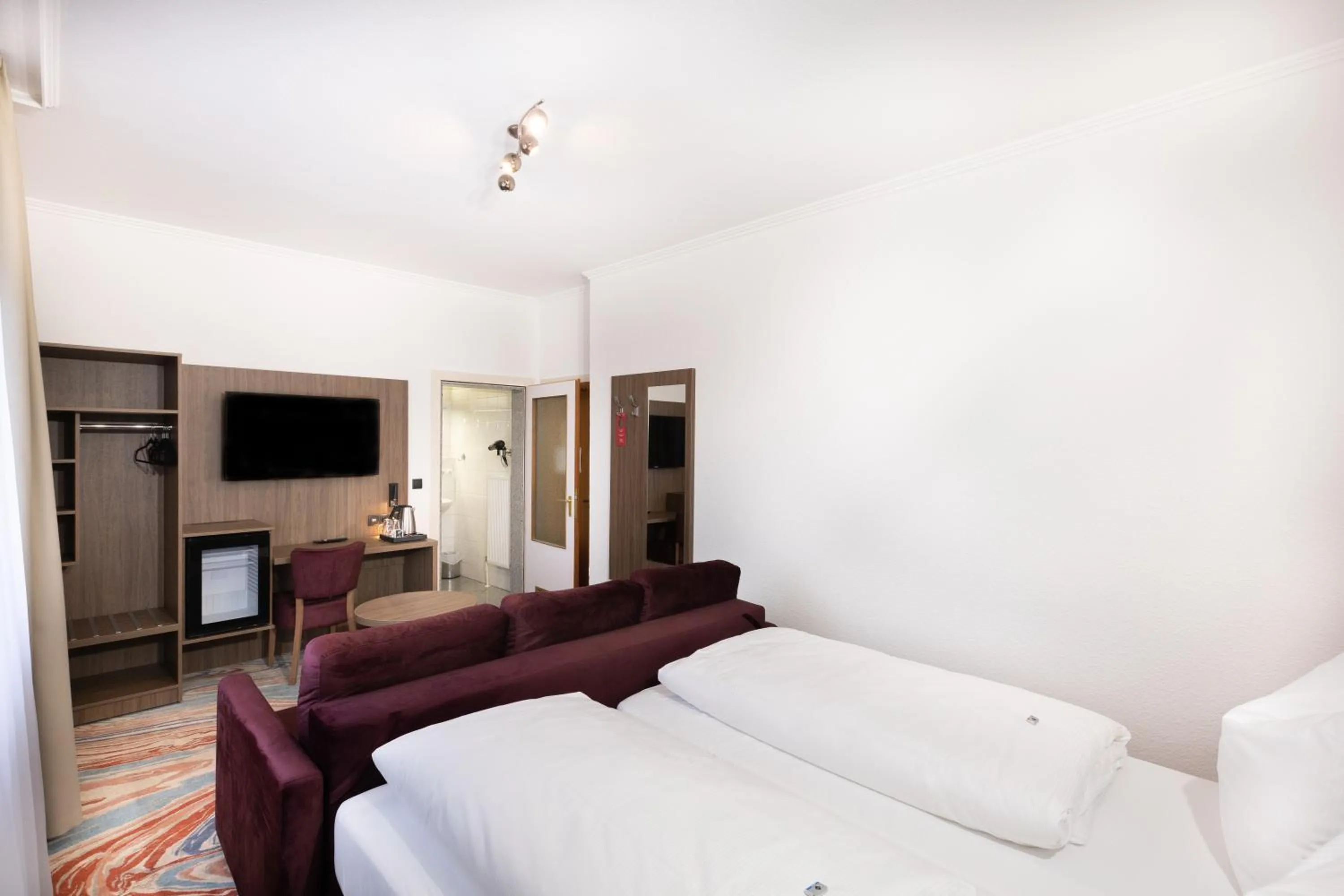 Photo of the whole room, Bed in Firzlaff's Hotel