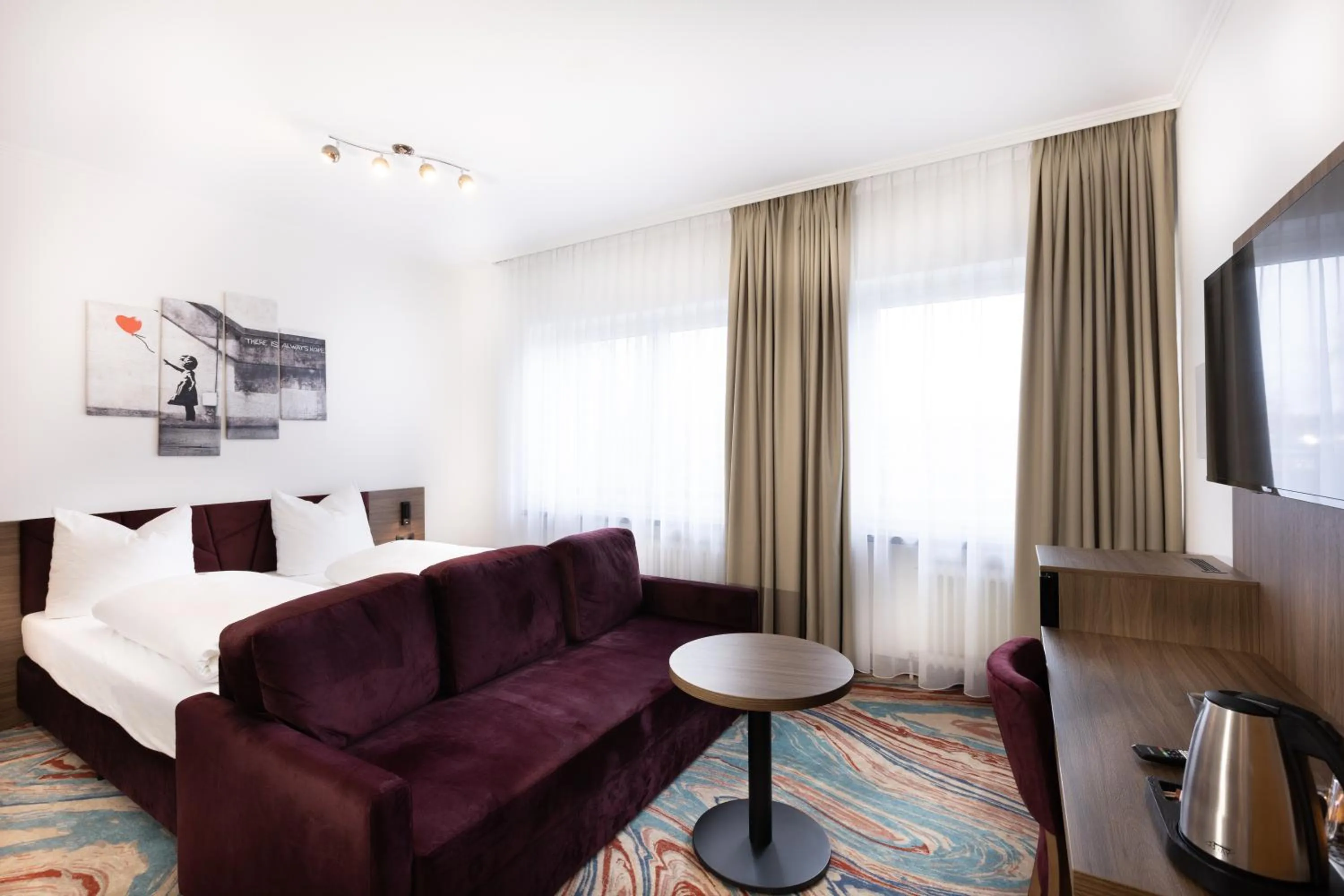 Photo of the whole room, Bed in Firzlaff's Hotel