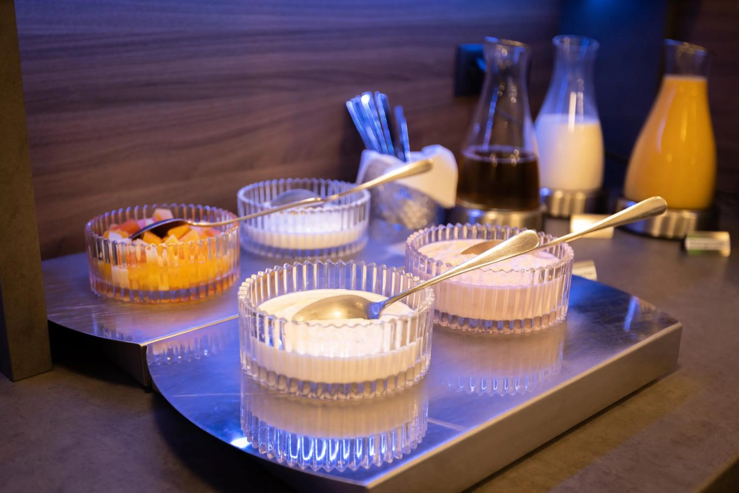 Breakfast in Firzlaff's Hotel