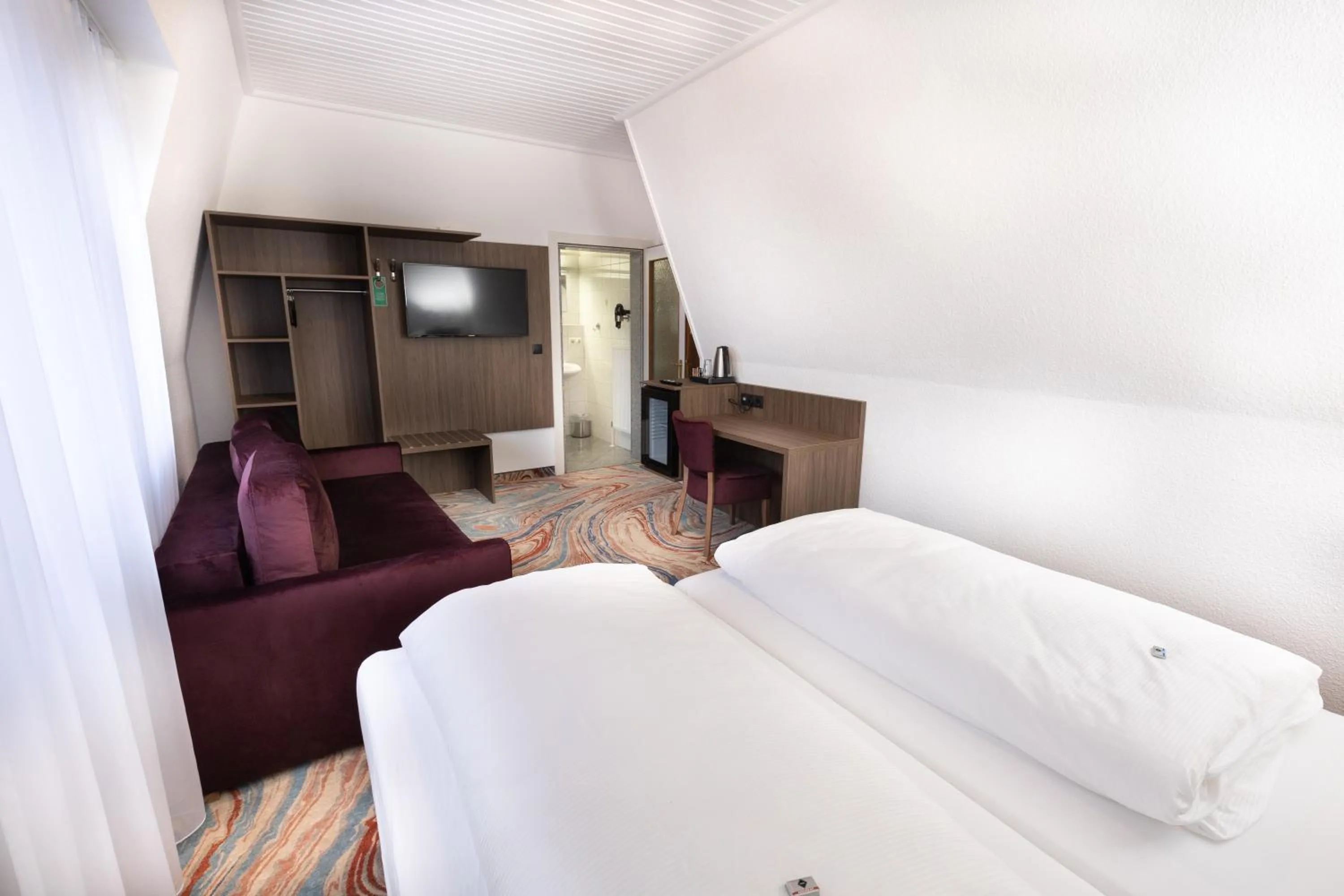 Photo of the whole room, Bed in Firzlaff's Hotel