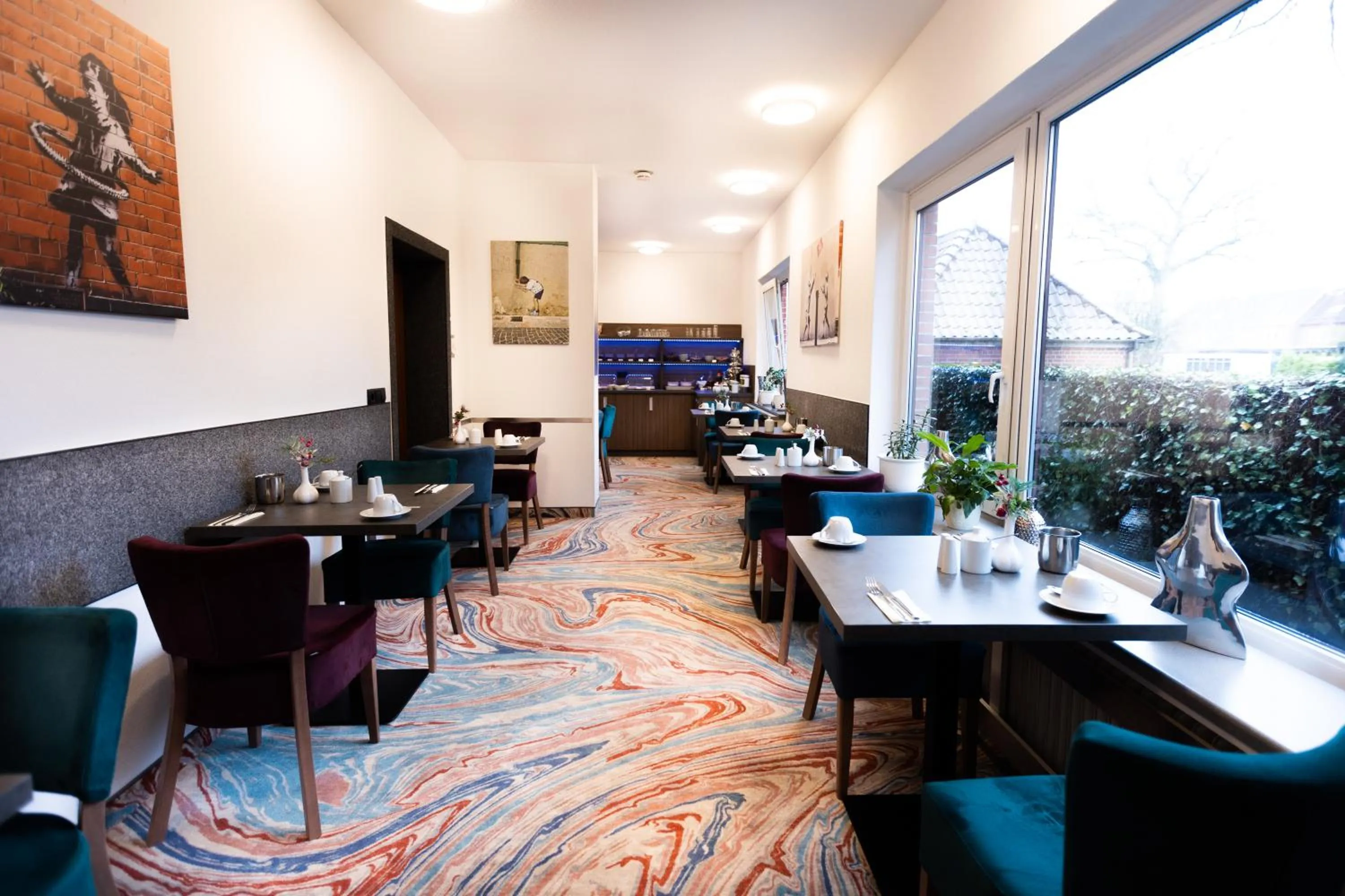 Breakfast in Firzlaff's Hotel