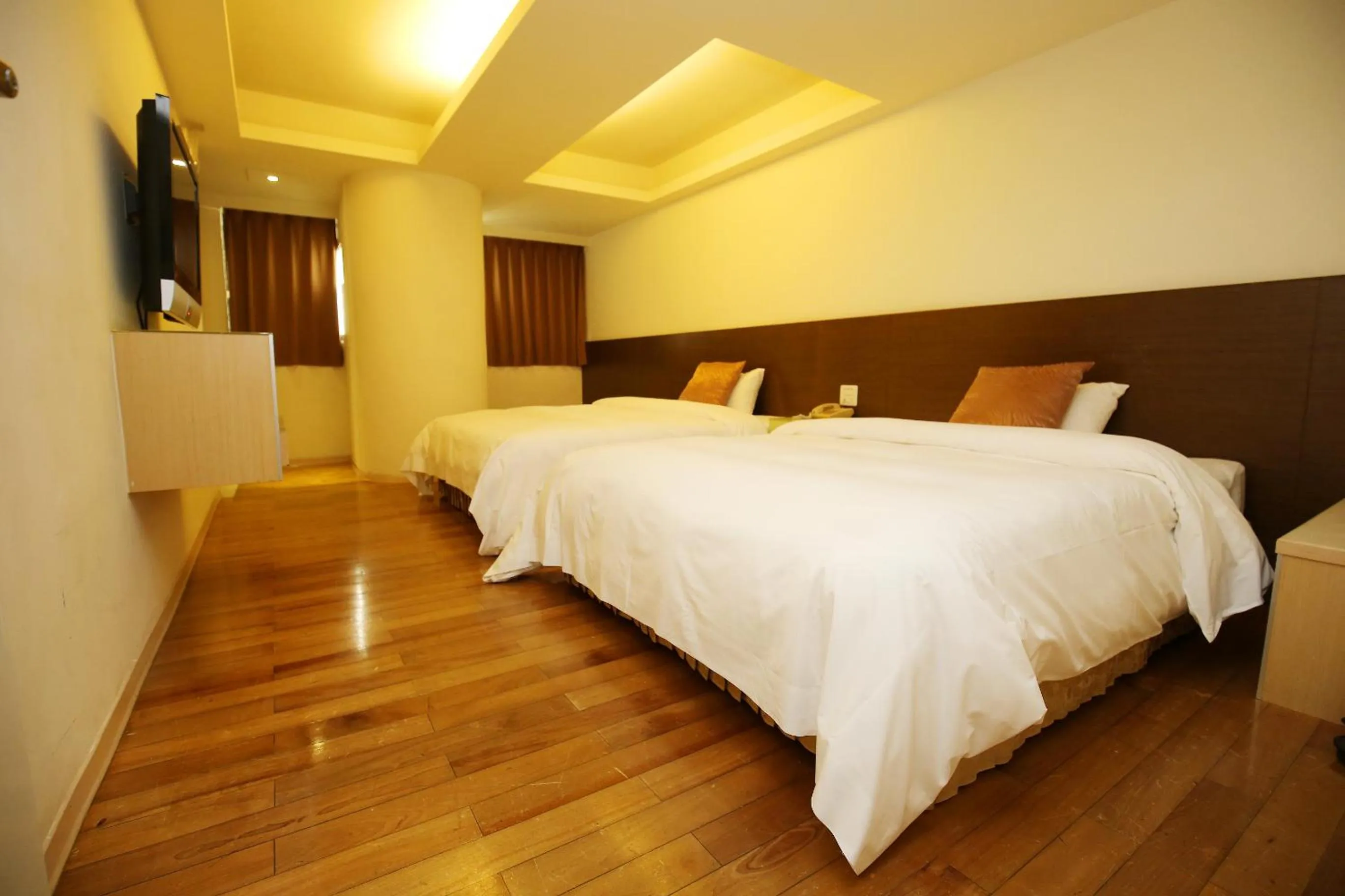 Photo of the whole room, Bed in Tai Shinu Hotel