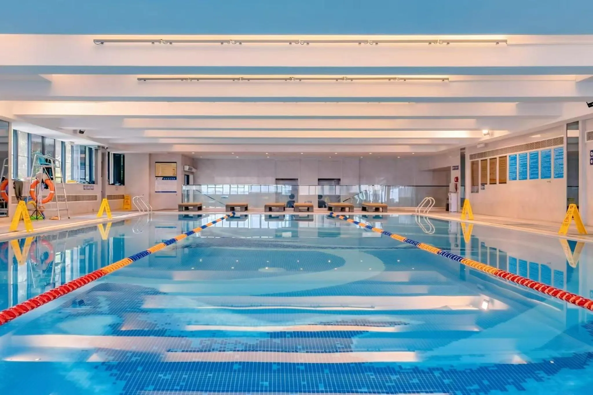 Swimming pool in Hilton Foshan