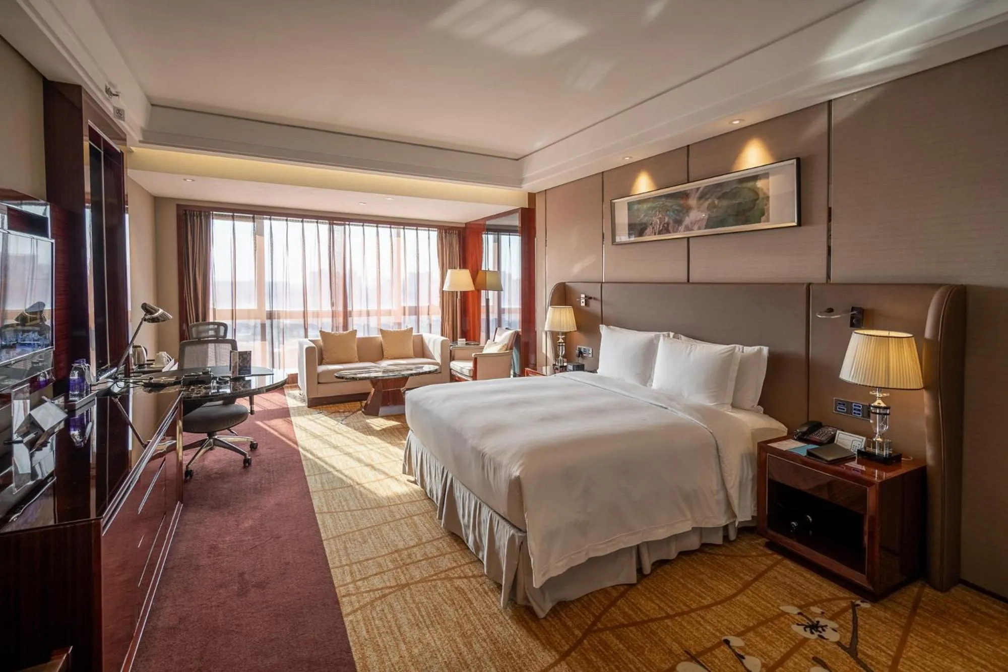 Photo of the whole room, Bed in Hilton Foshan