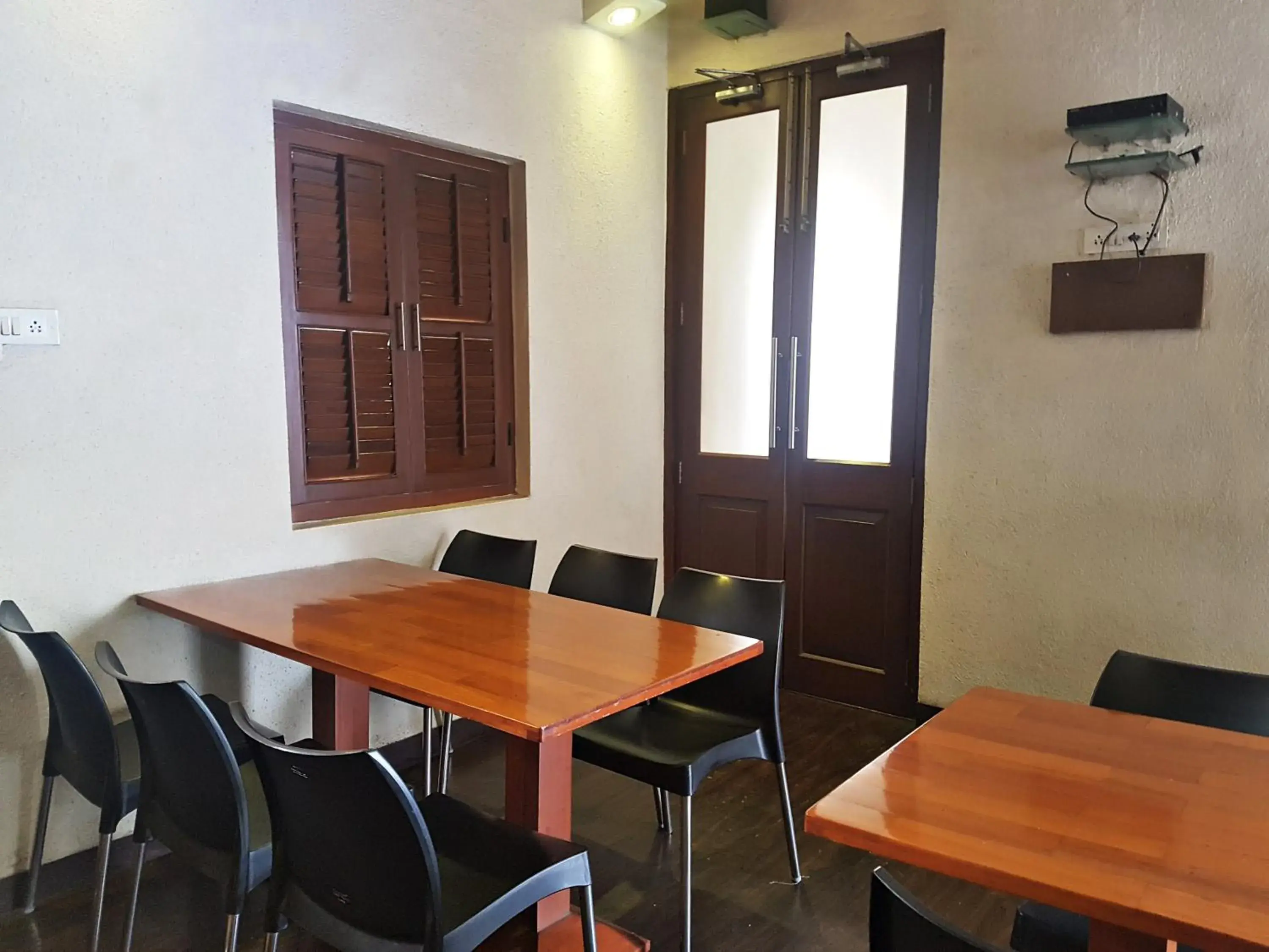 Restaurant/places to eat in Hotel Kumkum Restaurant/places to eat in Hotel Kumkum