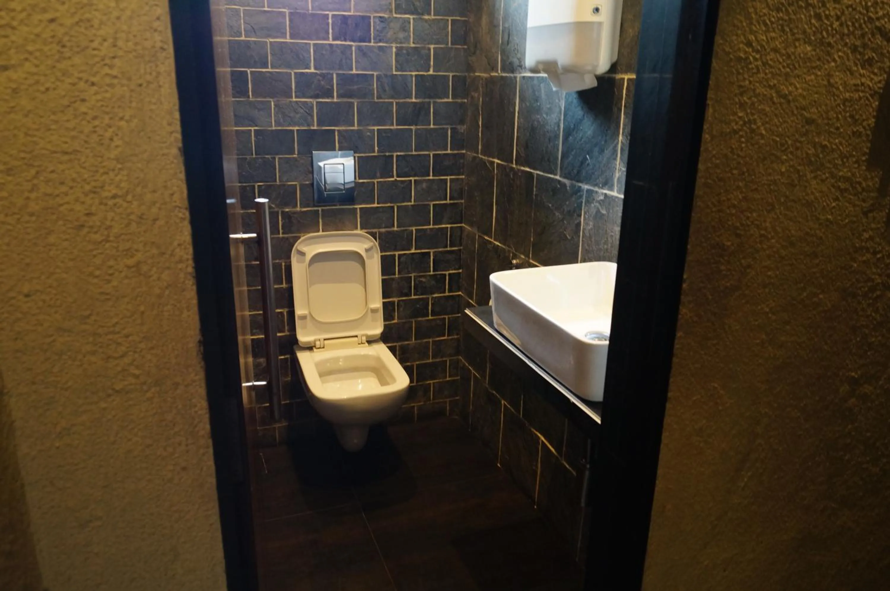 Area and facilities in Hotel Kumkum