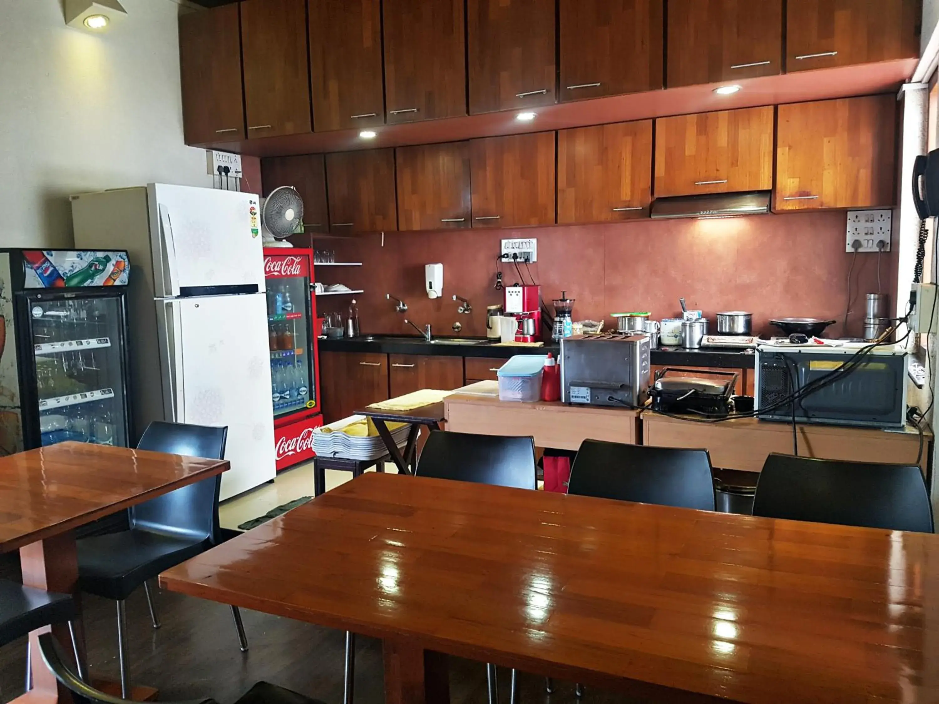 Restaurant/places to eat in Hotel Kumkum Restaurant/places to eat in Hotel Kumkum