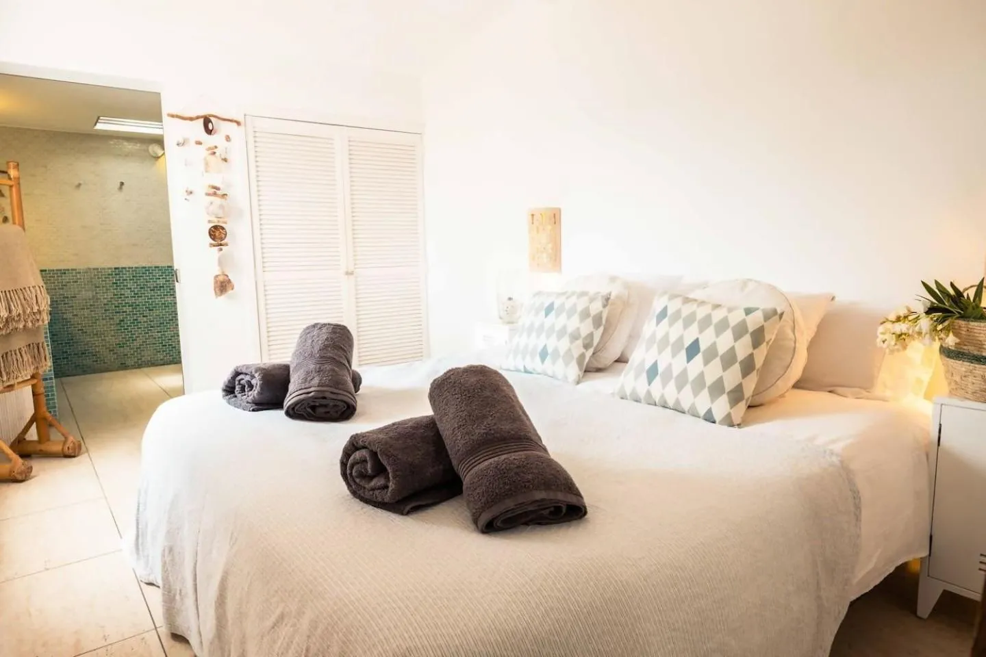 Photo of the whole room, Bed in Villa Maluhia Frente Al Mar y Jacuzzi, Corralejo