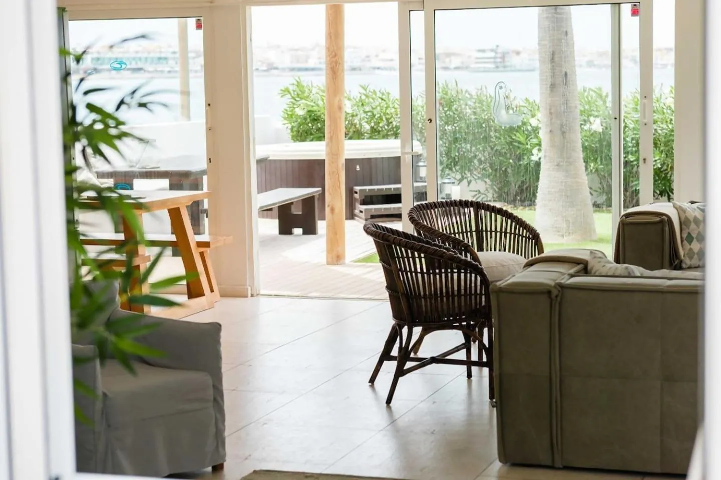 Communal lounge/ TV room in Villa Maluhia Frente Al Mar y Jacuzzi, Corralejo
