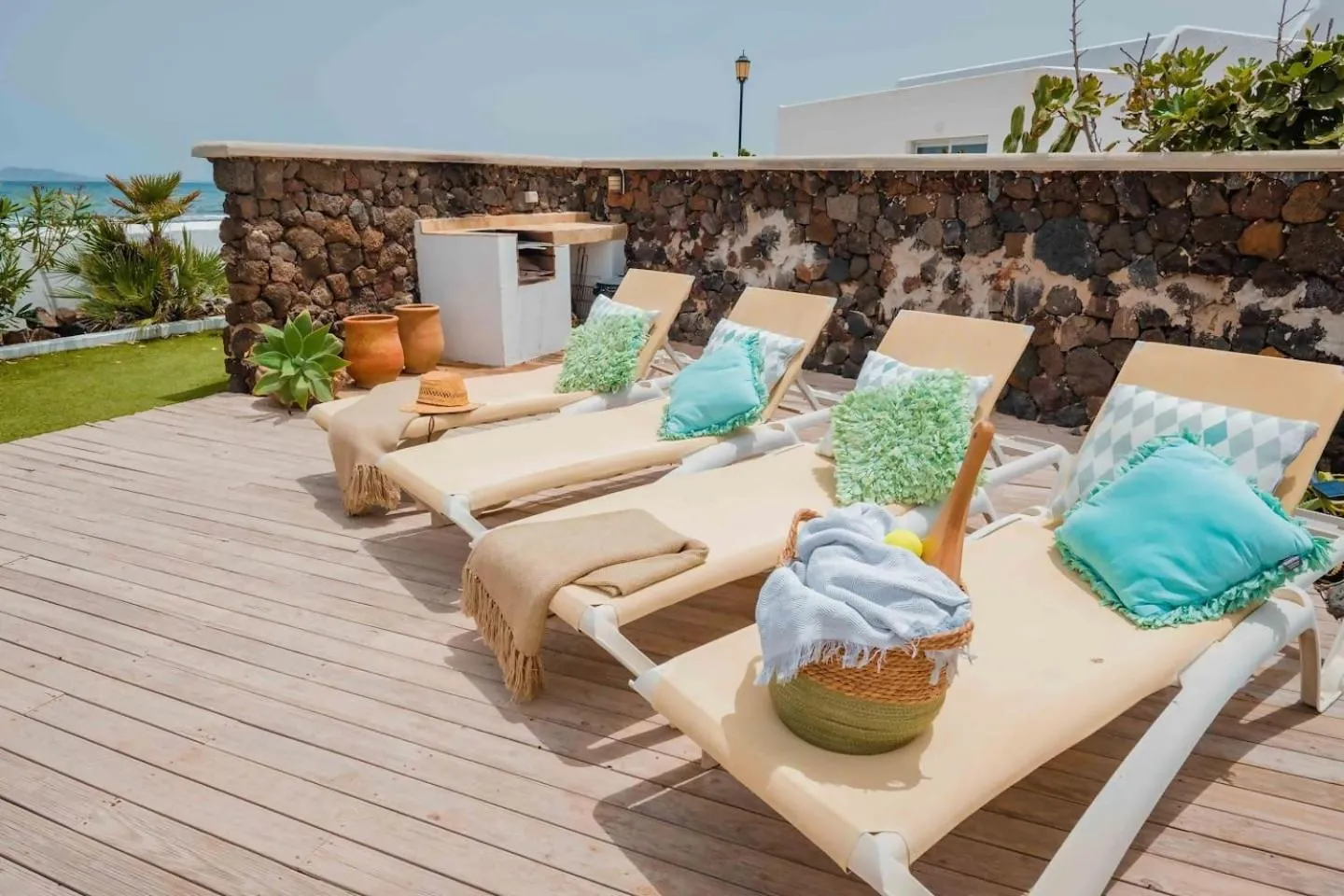Solarium in Villa Maluhia Frente Al Mar y Jacuzzi, Corralejo