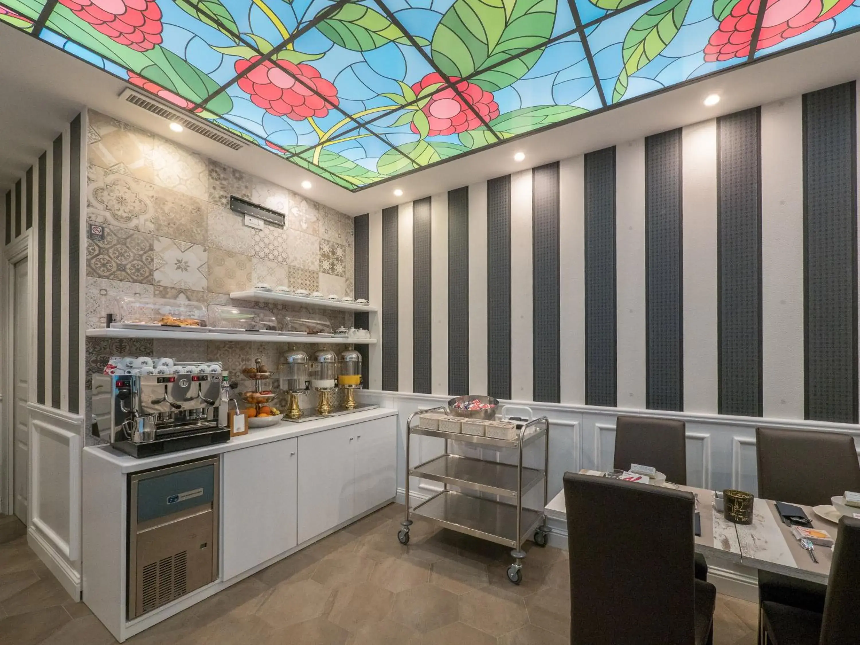 Breakfast in Bramble Luxury Suites Breakfast in Bramble Luxury Suites