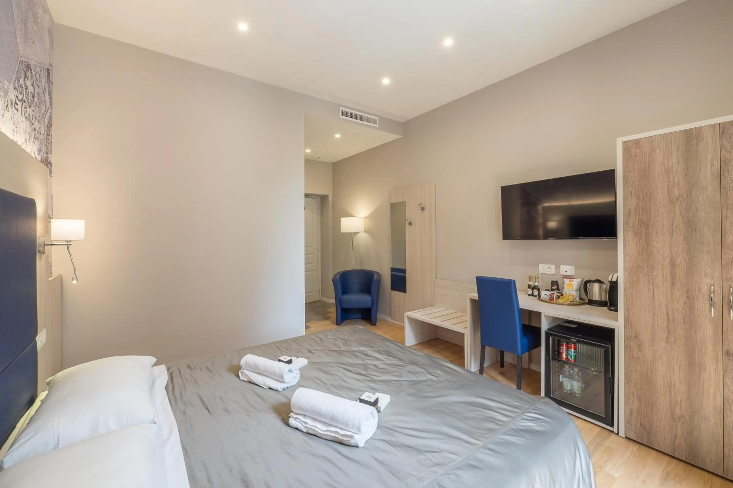 TV and multimedia, Bed in Bramble Luxury Suites