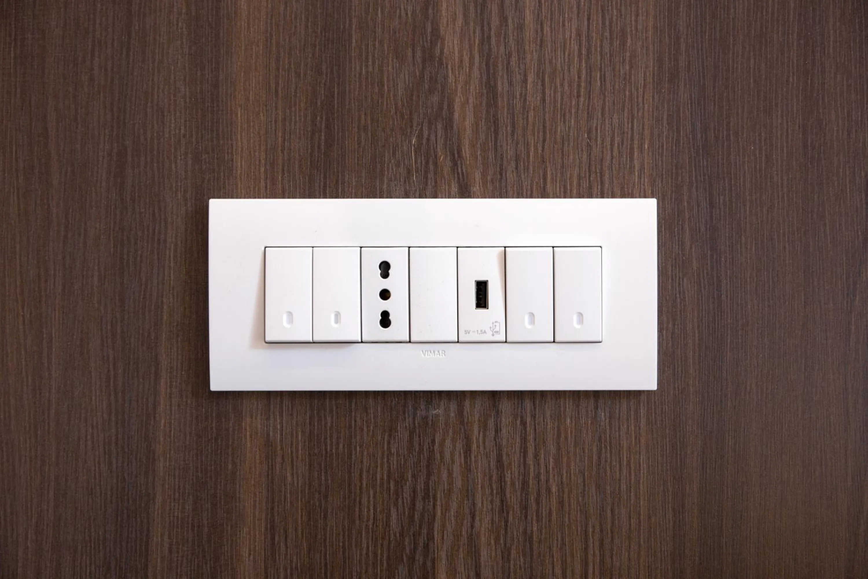 TV and multimedia in Bramble Luxury Suites