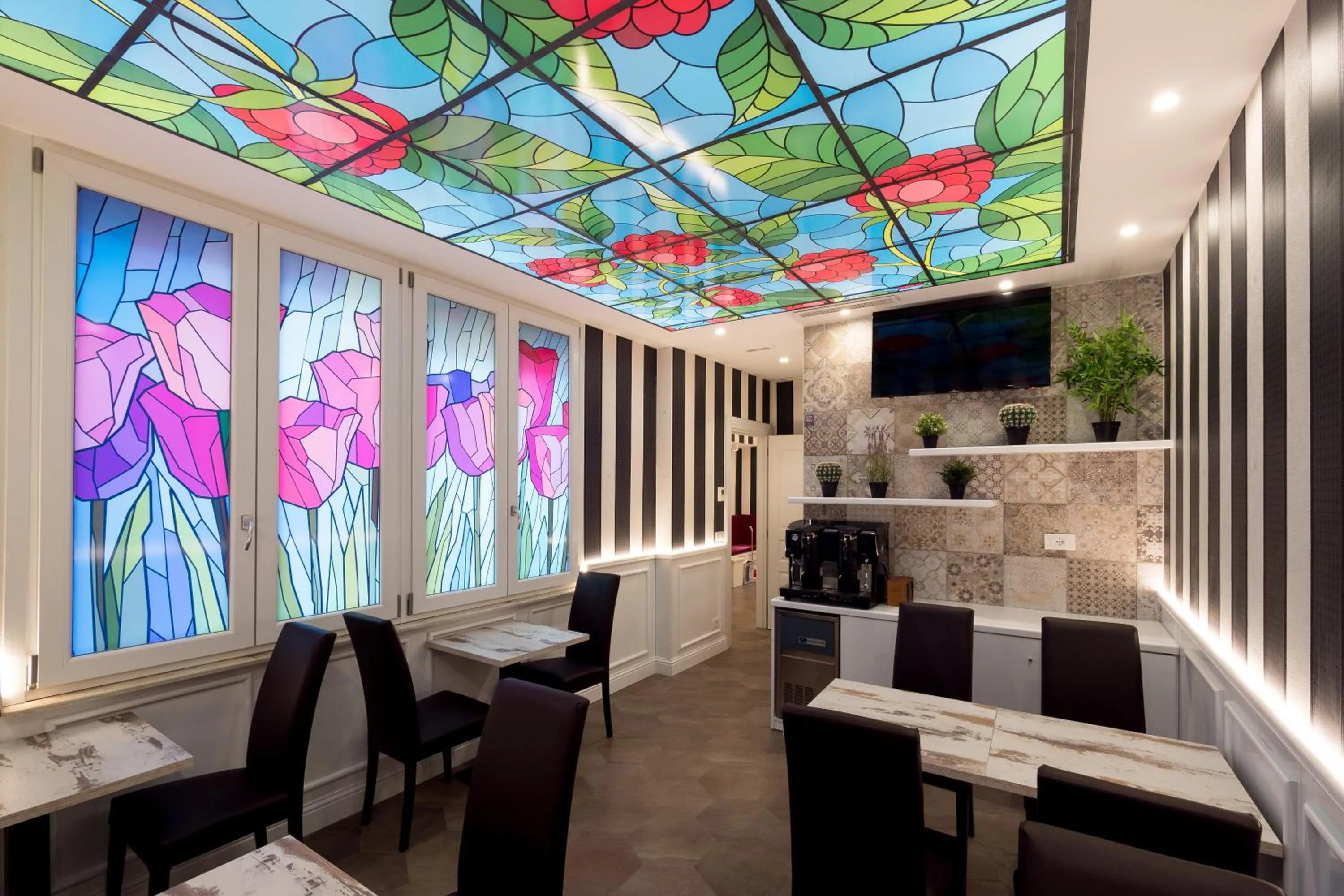 Communal lounge/ TV room in Bramble Luxury Suites