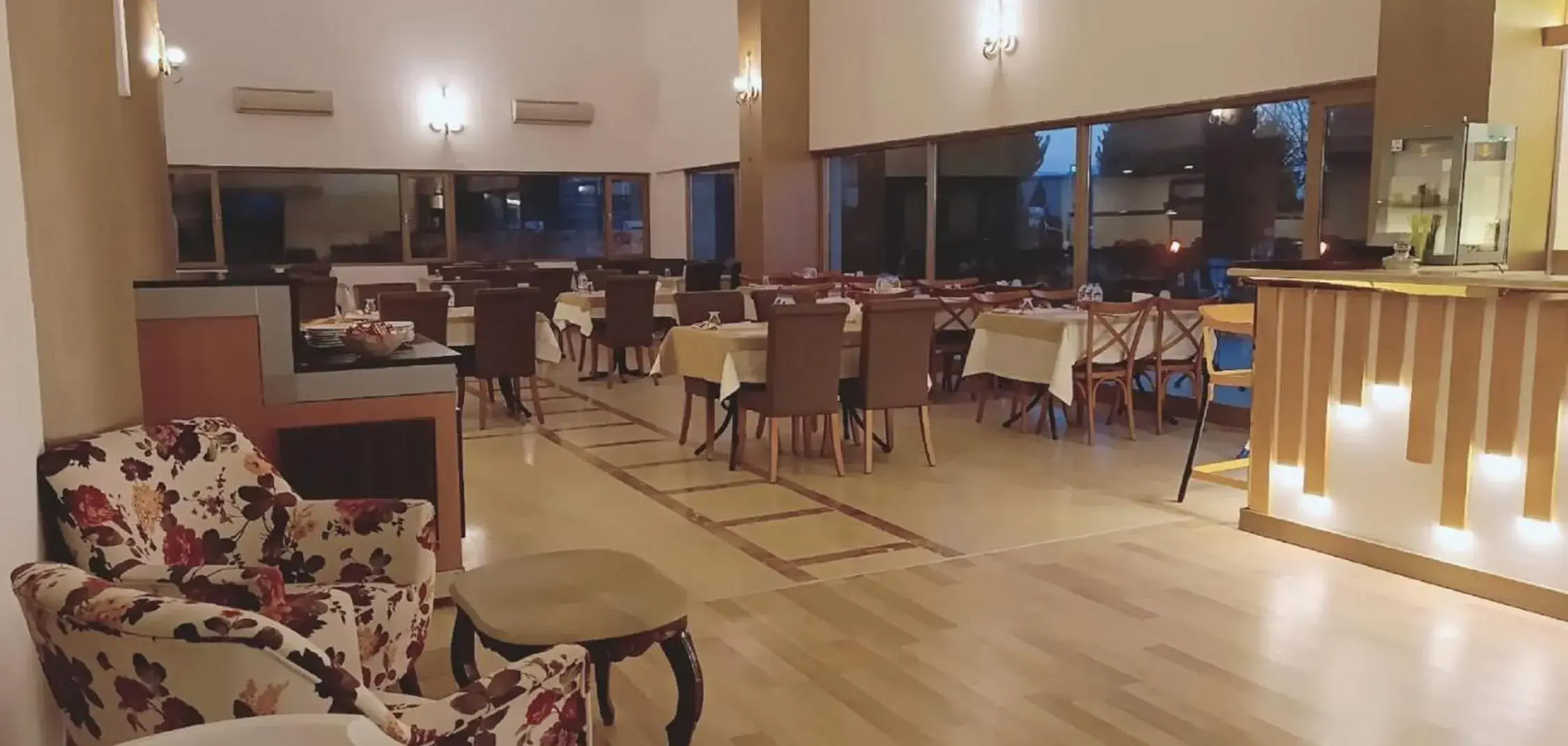 Restaurant/places to eat in Silver Tower Residence Restaurant/places to eat in Silver Tower Residence