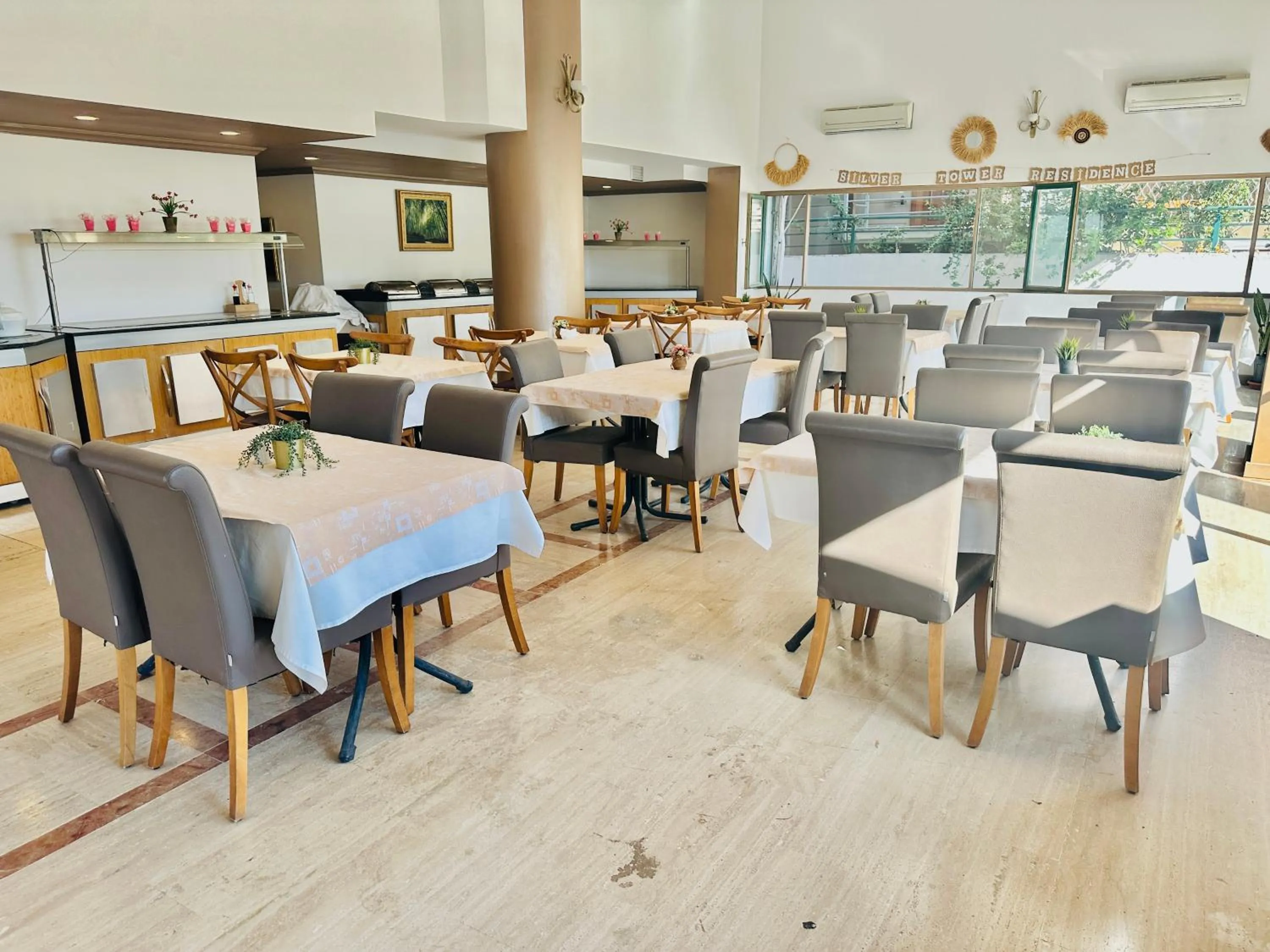 Restaurant/places to eat in Silver Tower Residence