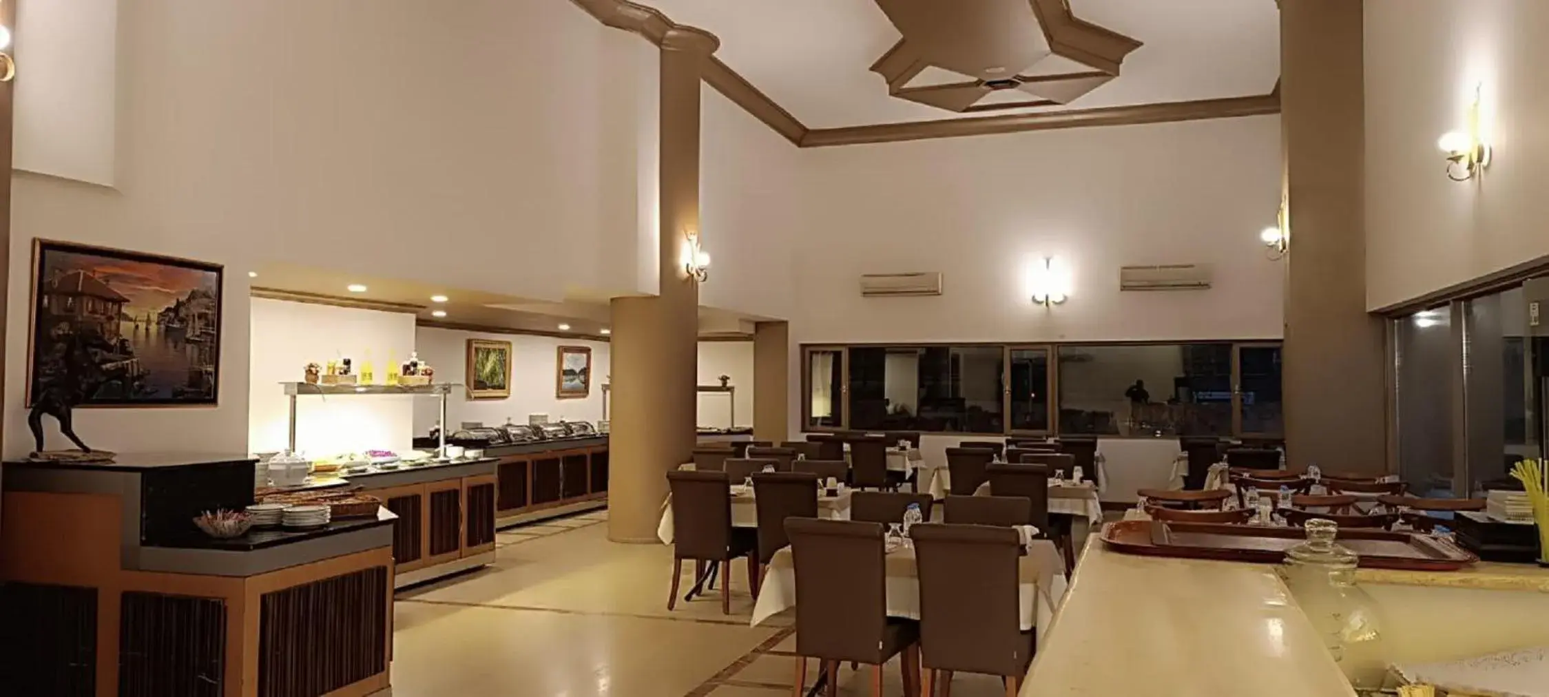 Restaurant/places to eat in Silver Tower Residence Restaurant/places to eat in Silver Tower Residence