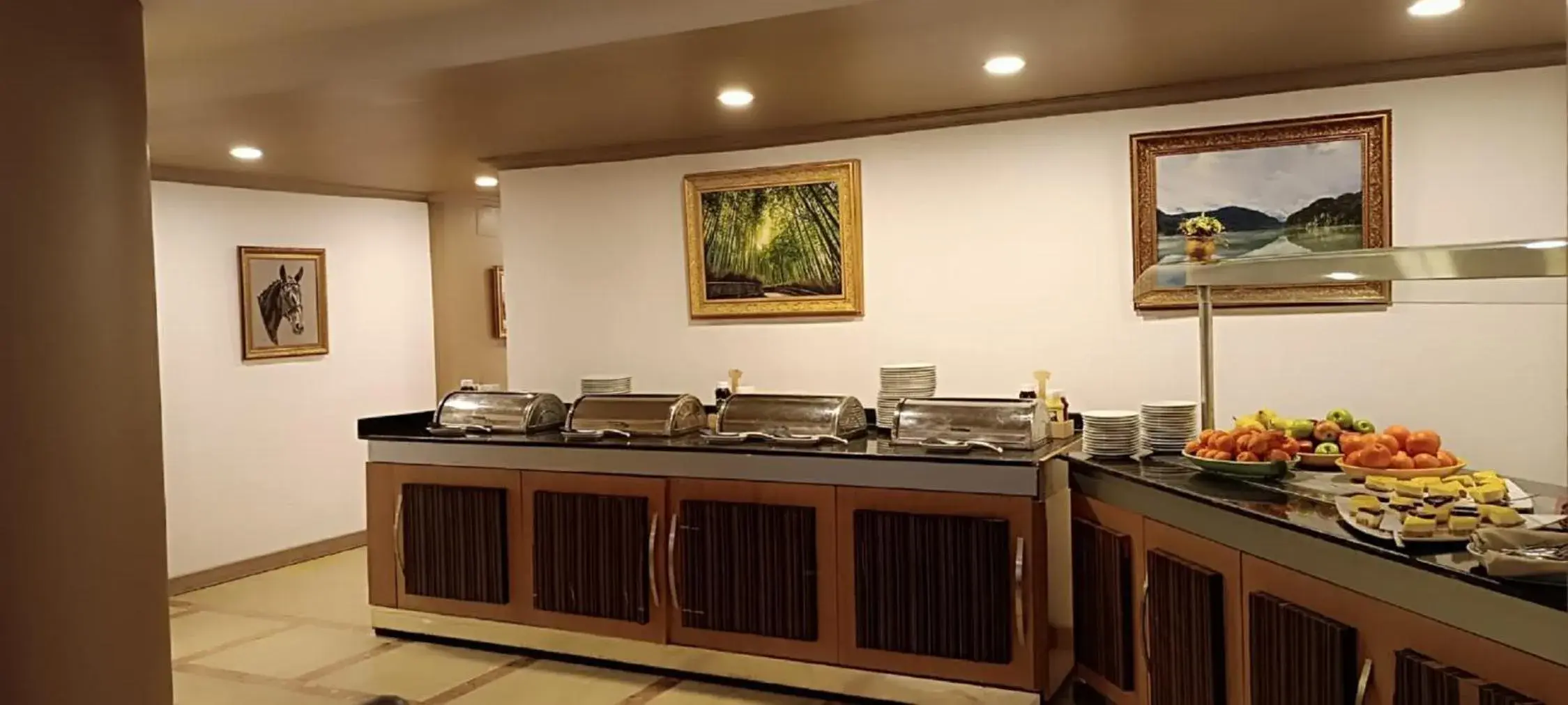 Restaurant/places to eat in Silver Tower Residence Restaurant/places to eat in Silver Tower Residence