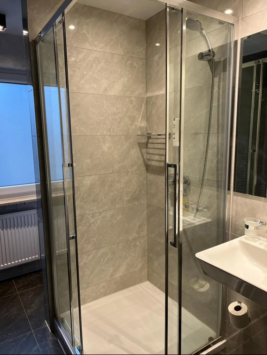 Shower in Hotel Wilder Mann