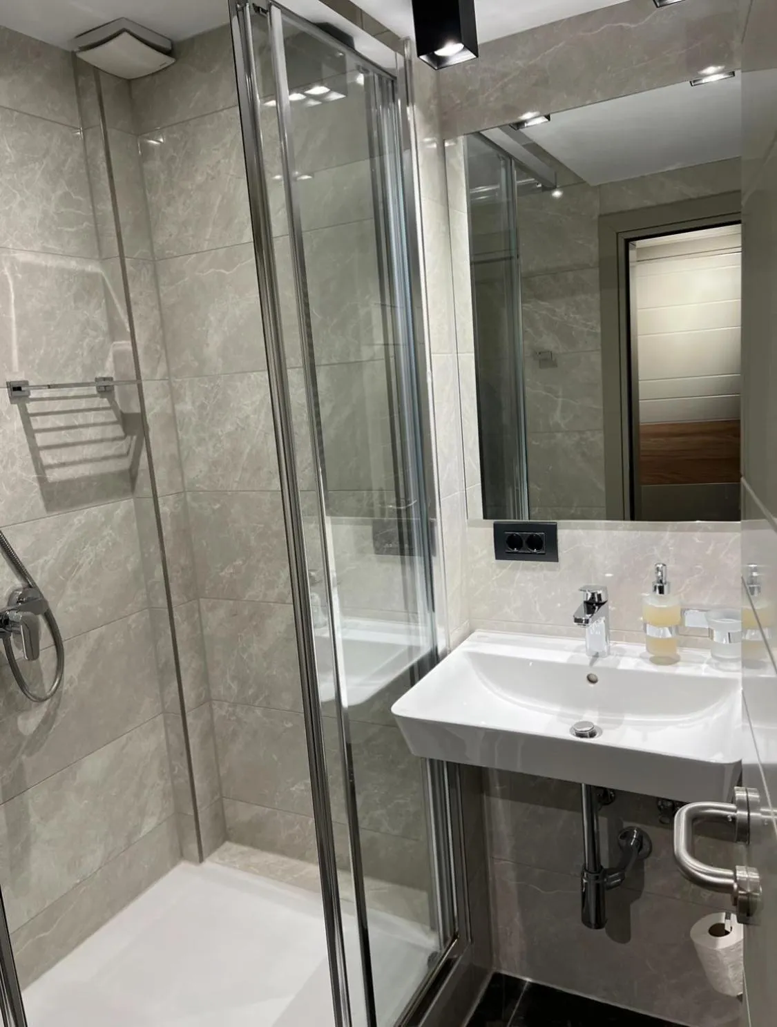 Shower in Hotel Wilder Mann