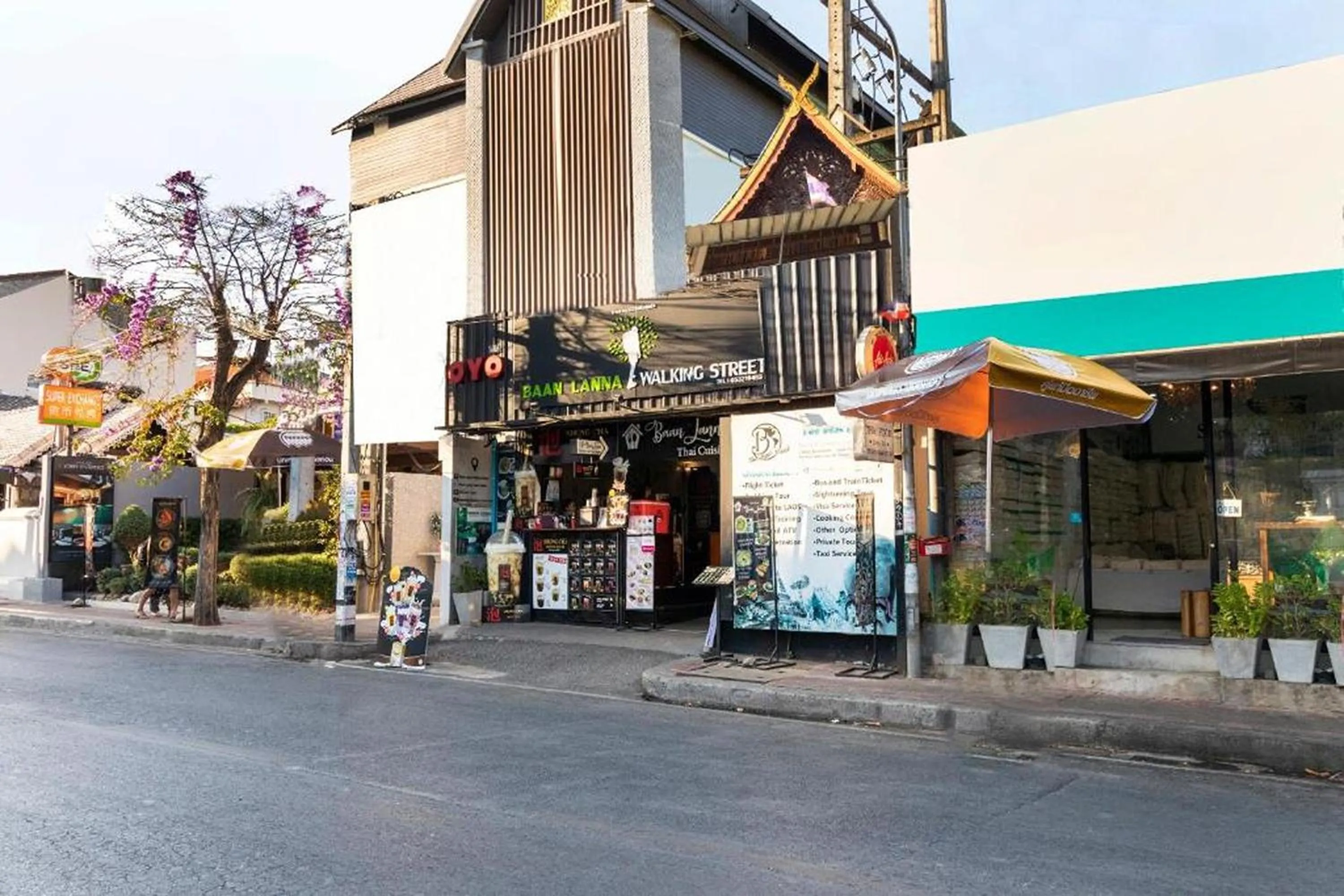 Property building in Baan Lanna at Prasingh