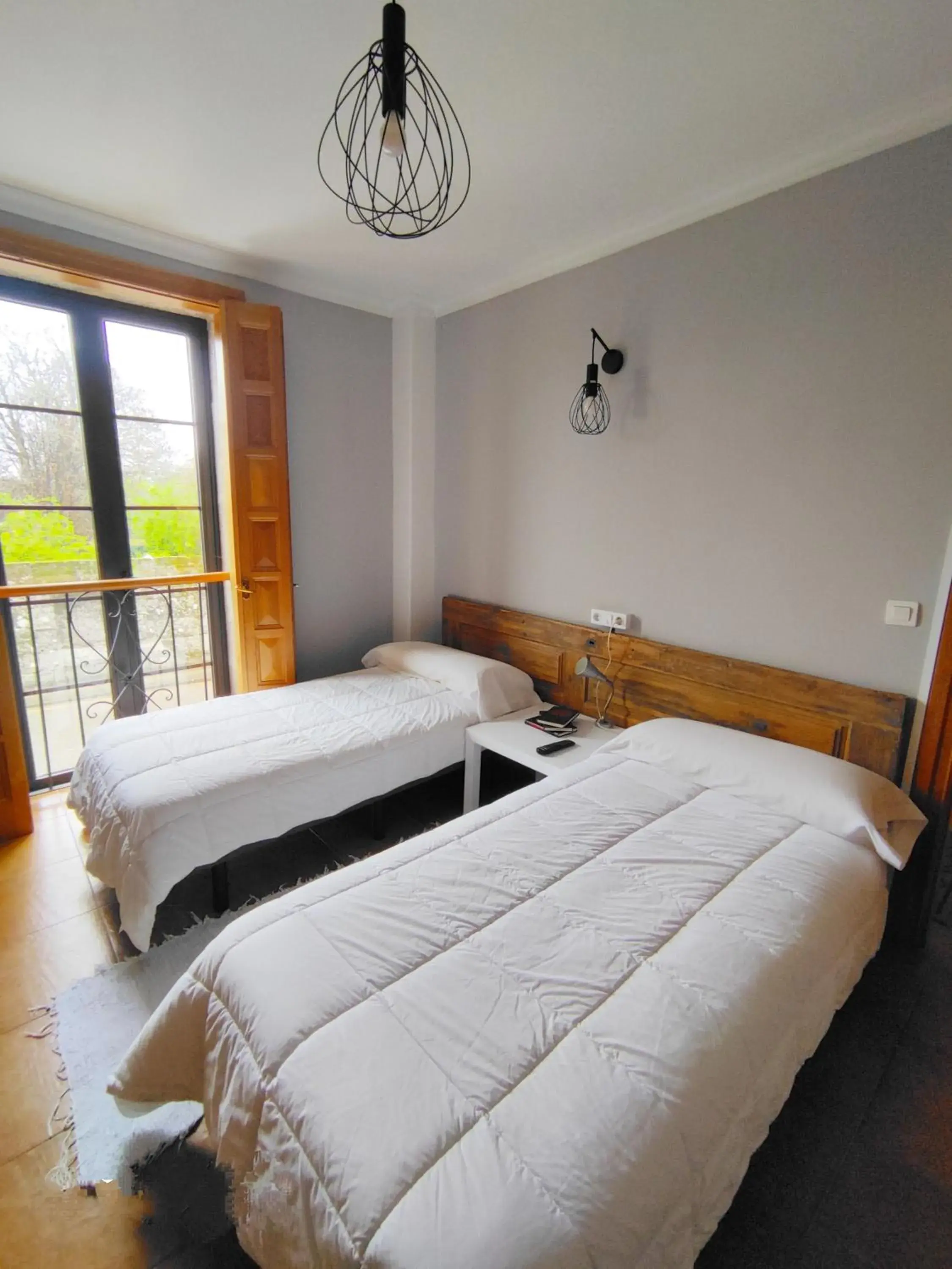 Standard Twin Room with Shared Bathroom - single occupancy in Albergue Villa San Clemente Standard Twin Room with Shared Bathroom - single occupancy in Albergue Villa San Clemente