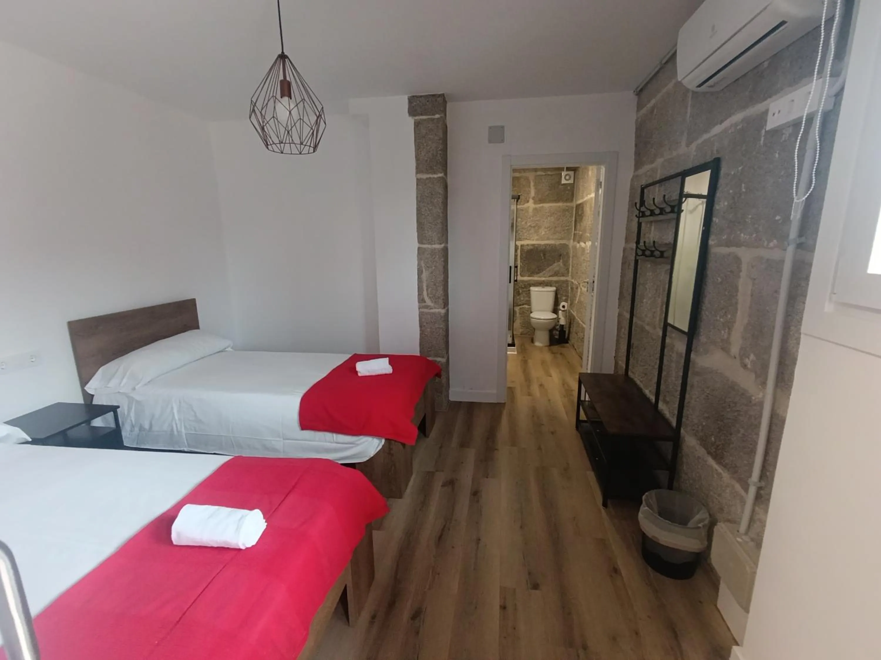 Twin Room with Private Bathroom - single occupancy in Albergue Villa San Clemente