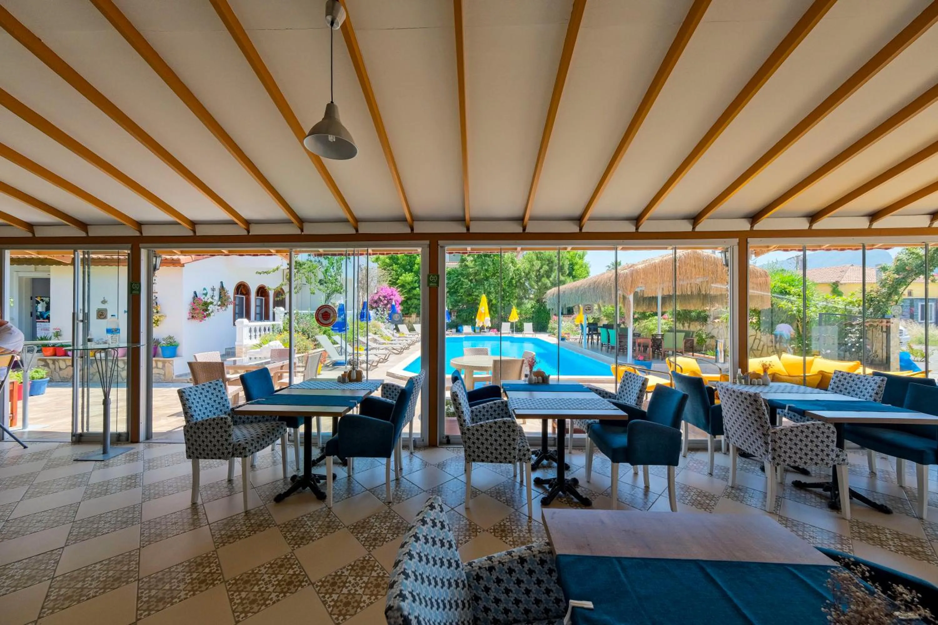 Restaurant/places to eat in Casablanca Hotel