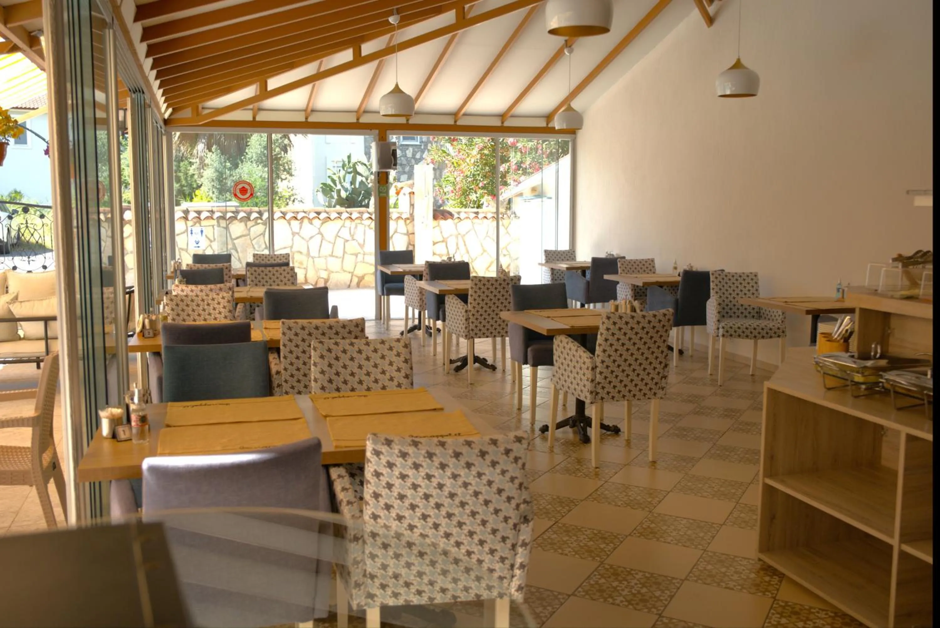 Restaurant/places to eat in Casablanca Hotel