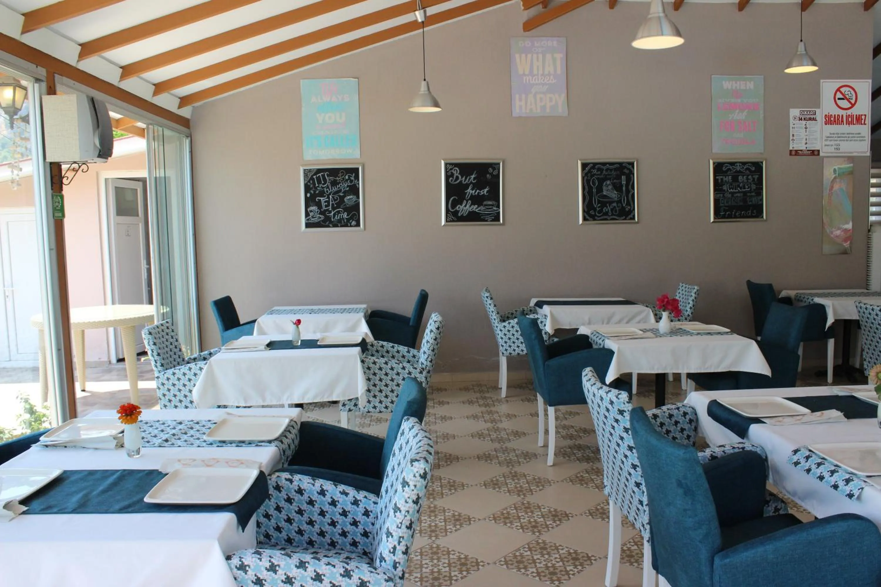 Restaurant/places to eat in Casablanca Hotel