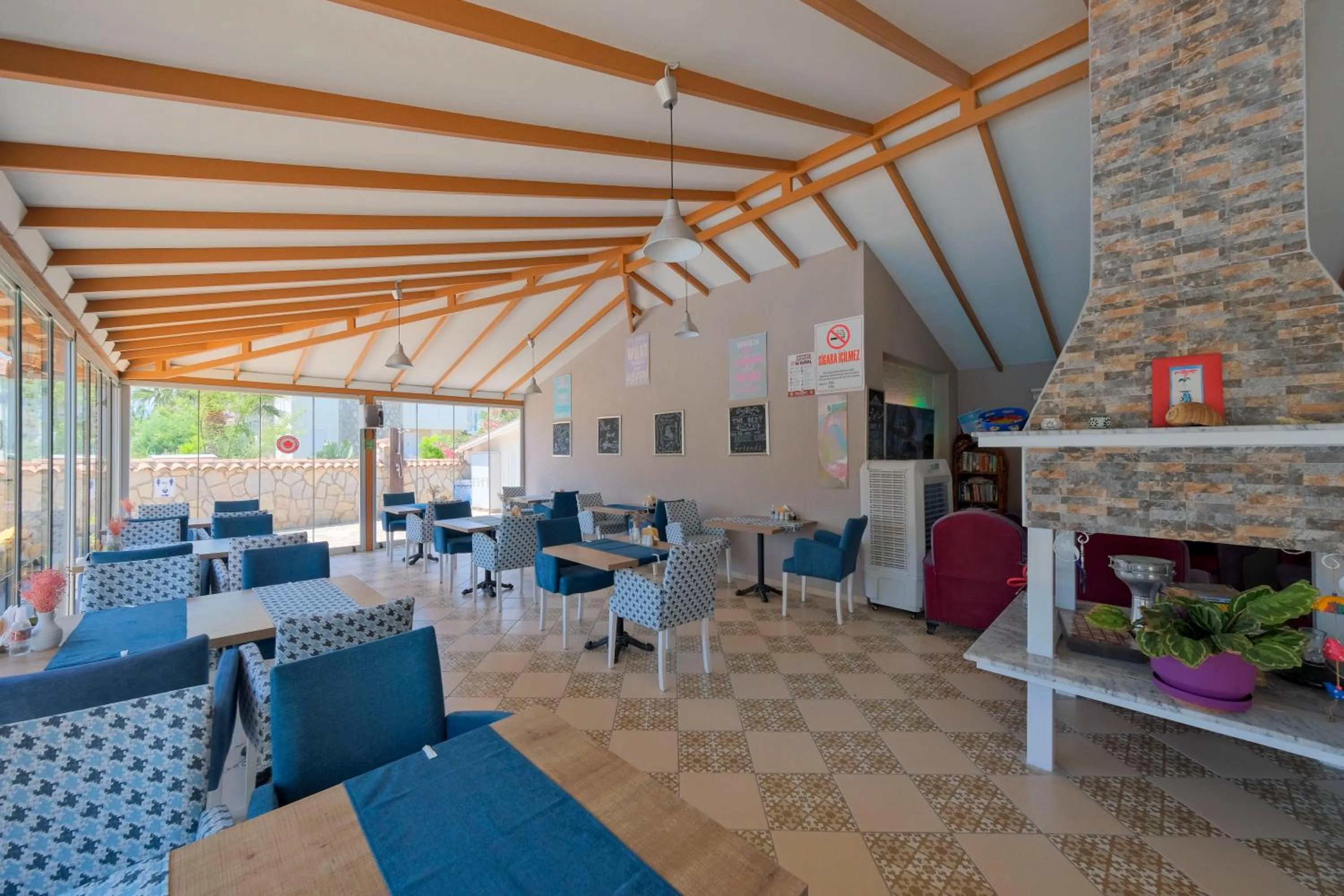 Restaurant/places to eat in Casablanca Hotel